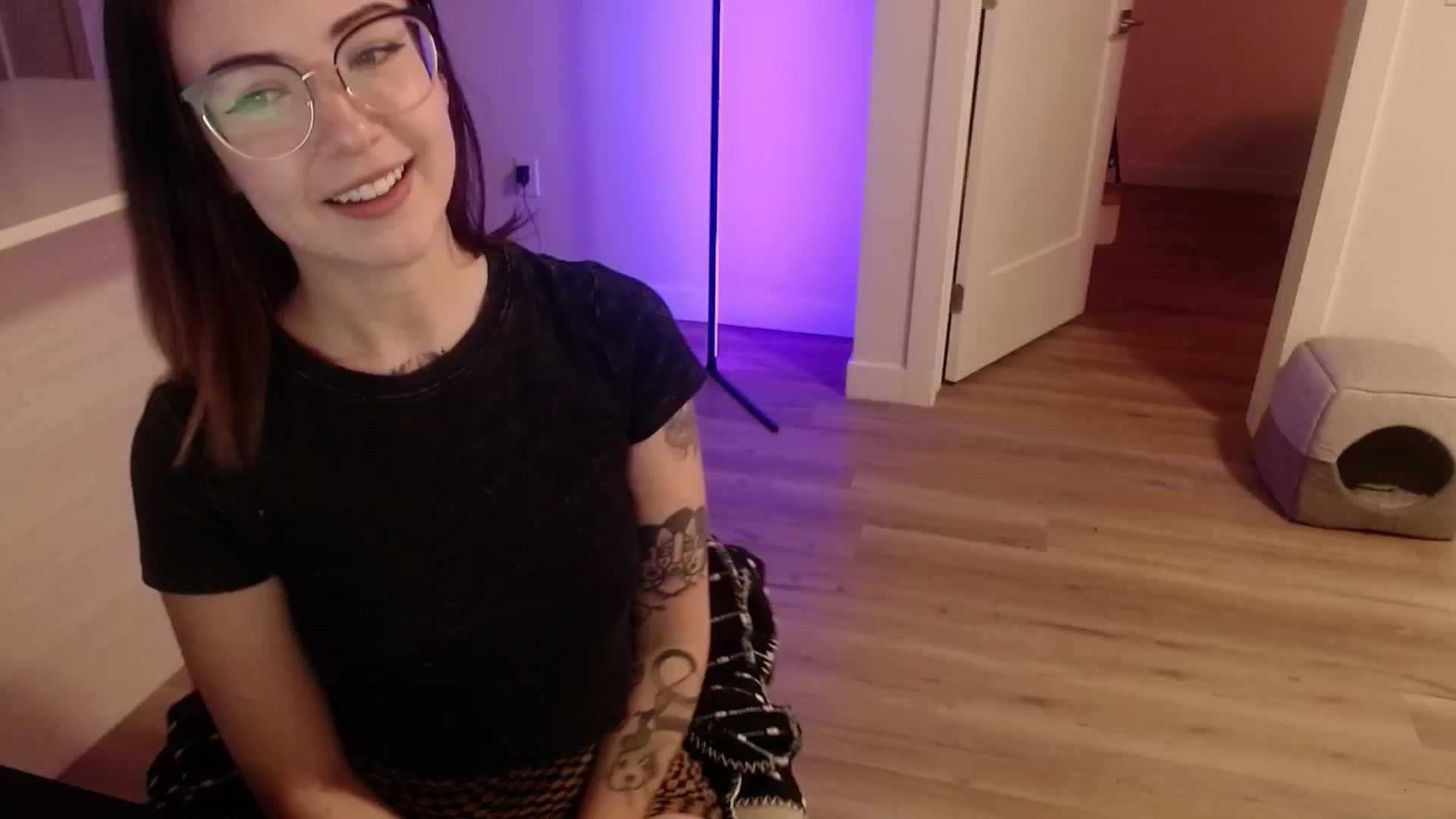 Gallery image thumbnail from cuteholly's myfreecams stream on, 11/03/2024, 02:40 image 8 of 20