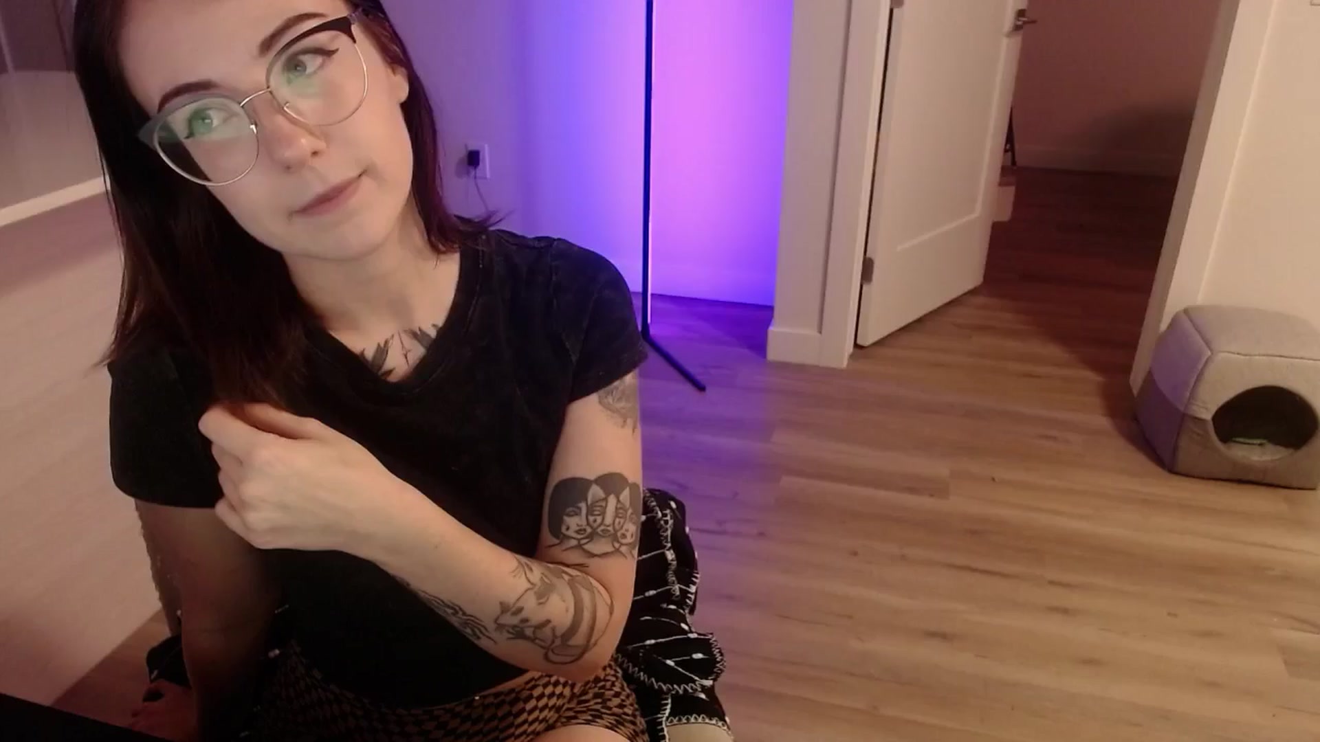 Gallery image thumbnail from cuteholly's myfreecams stream on, 11/03/2024, 02:40 image 7 of 20