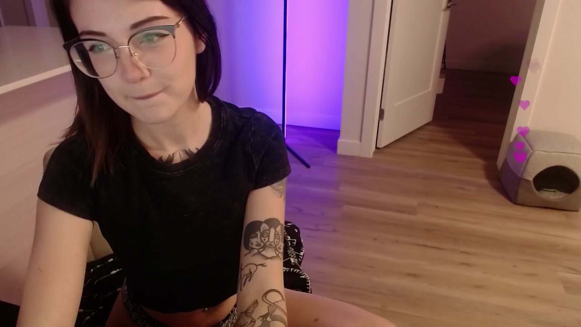 Gallery image thumbnail from cuteholly's myfreecams stream on, 11/03/2024, 03:26 image 17 of 20