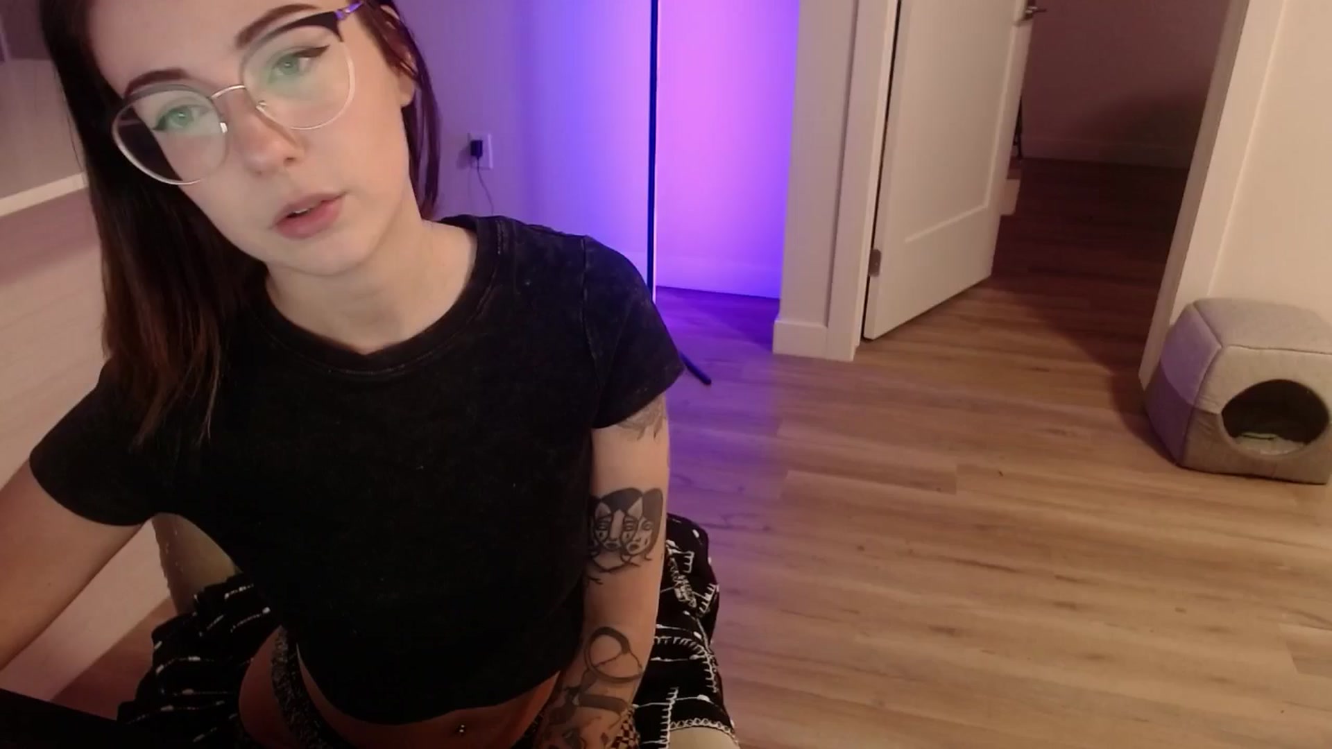 Gallery image thumbnail from cuteholly's myfreecams stream on, 11/03/2024, 03:26 image 5 of 20