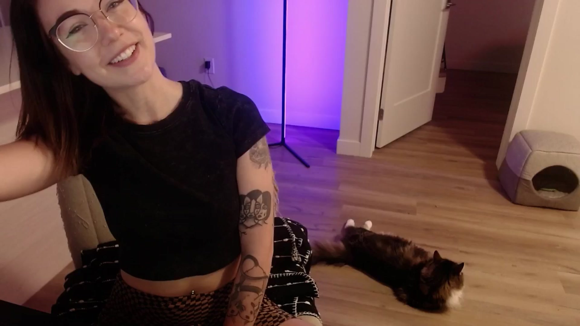 Gallery image thumbnail from cuteholly's myfreecams stream on, 11/03/2024, 03:26 image 1 of 20