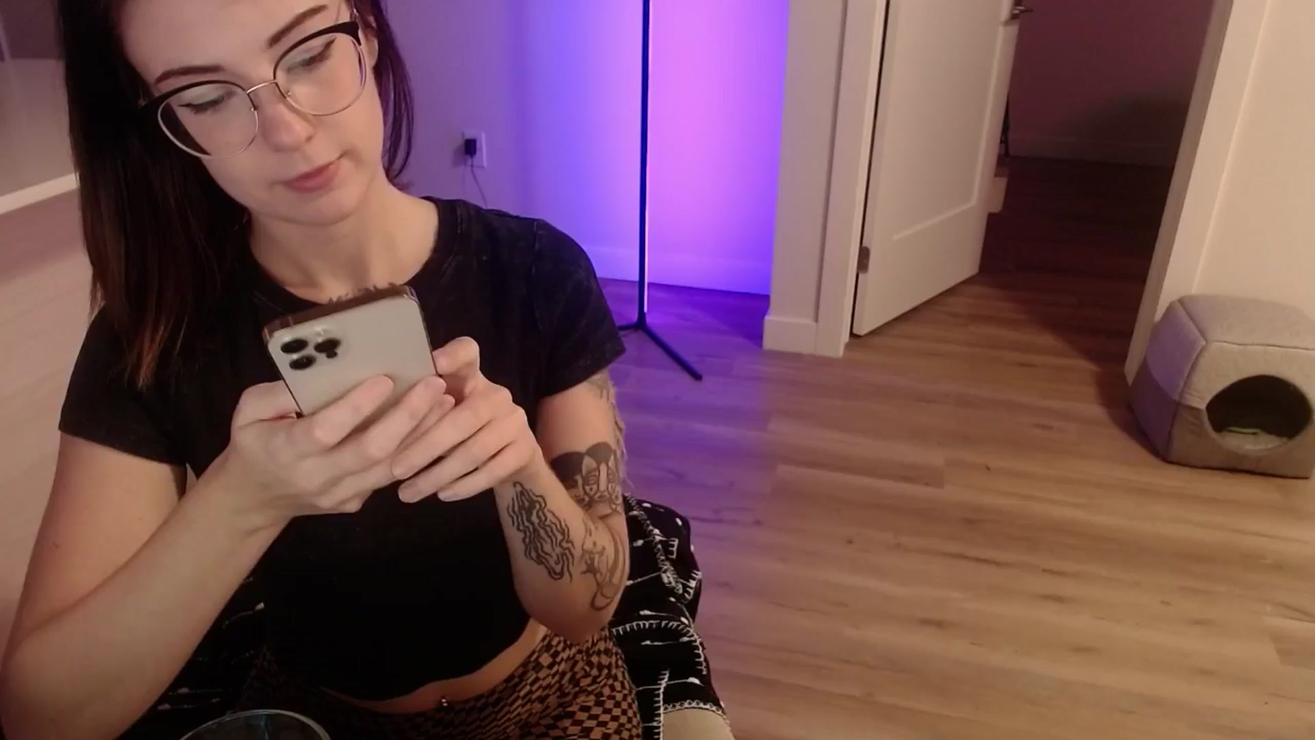 Gallery image thumbnail from cuteholly's myfreecams stream on, 11/03/2024, 03:26 image 7 of 20