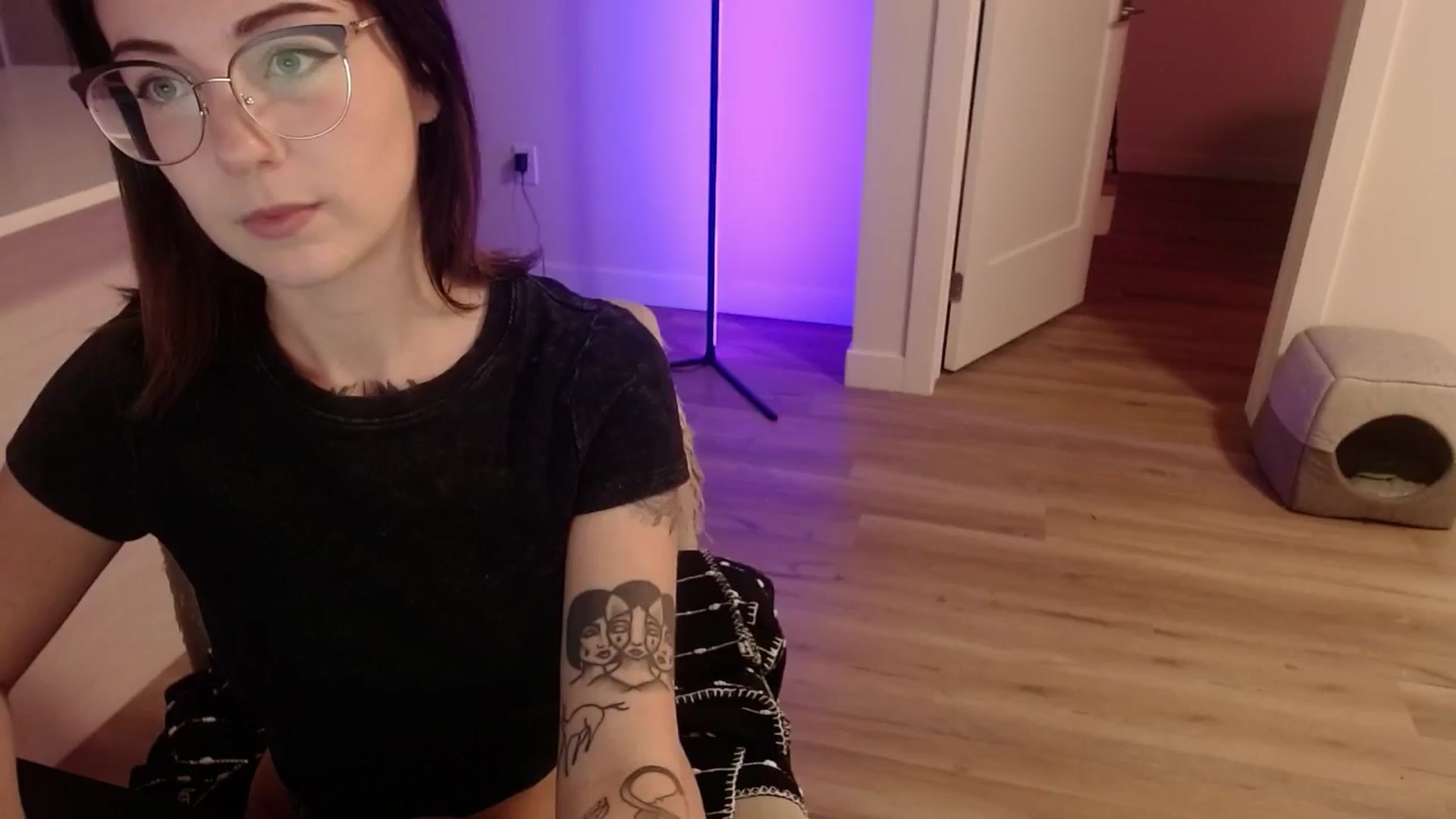Gallery image thumbnail from cuteholly's myfreecams stream on, 11/03/2024, 03:26 image 13 of 20