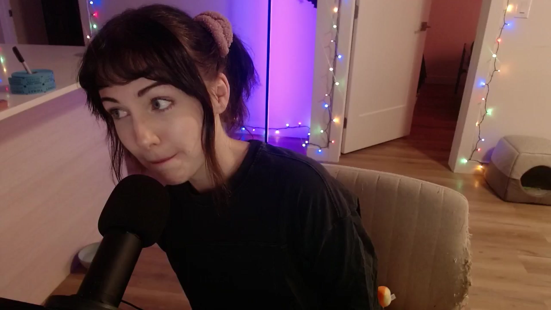Gallery image thumbnail from cuteholly's myfreecams stream on, 11/08/2024, 08:18 image 1 of 20