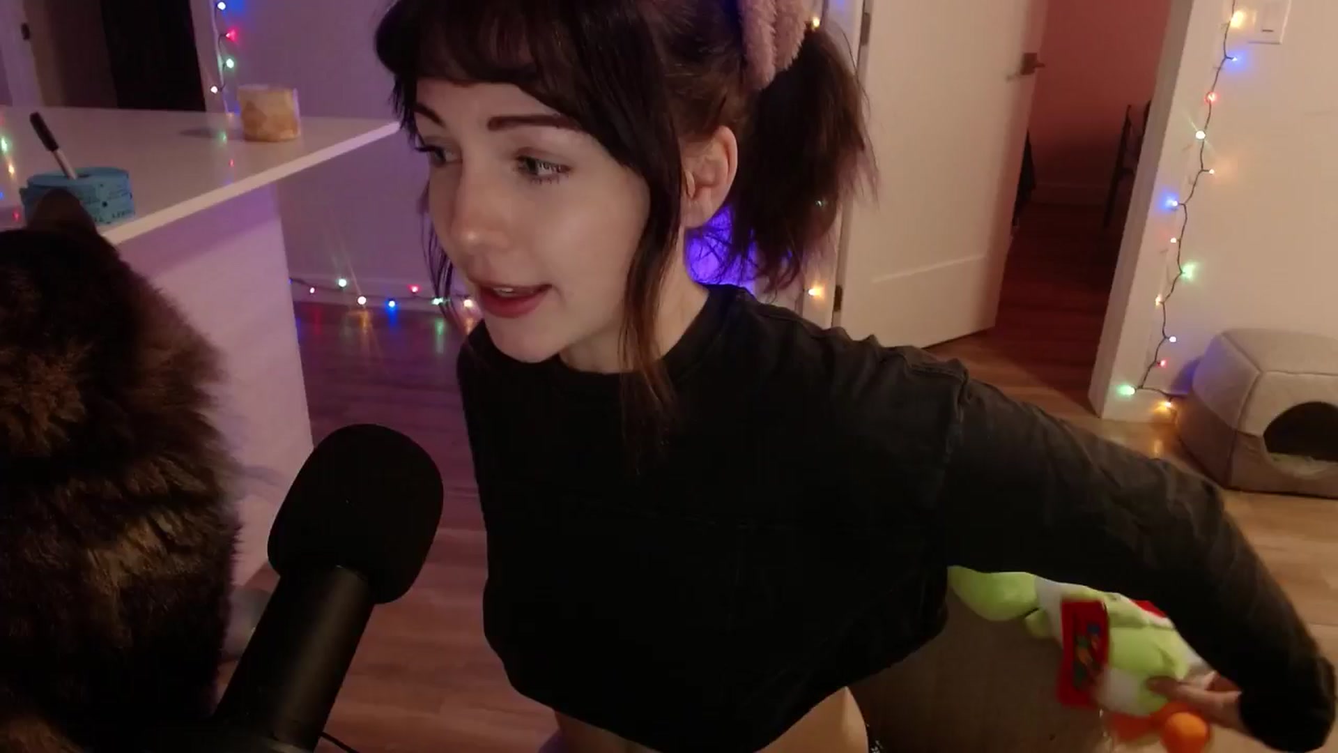 Gallery image thumbnail from cuteholly's myfreecams stream on, 11/08/2024, 08:18 image 11 of 20