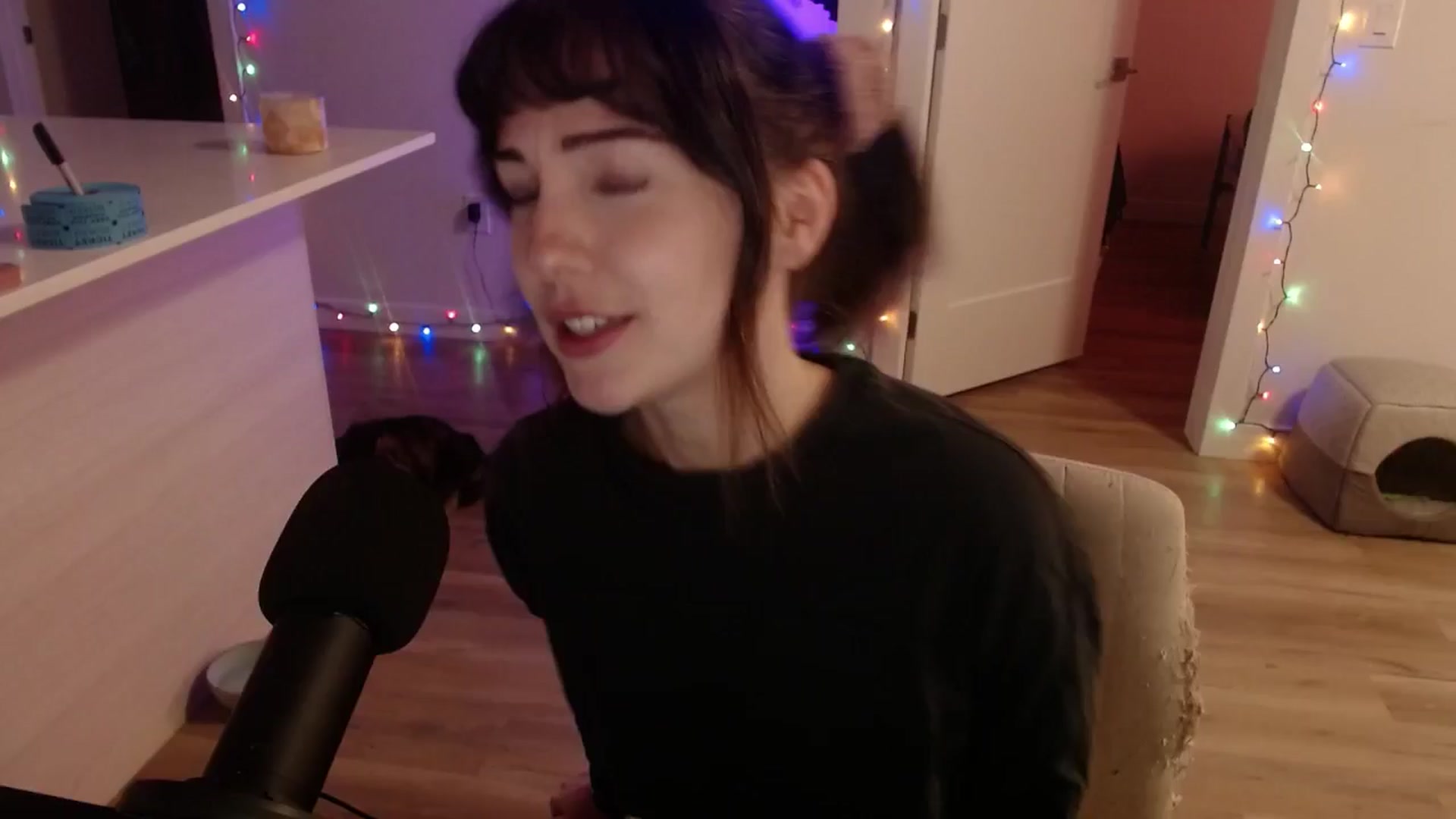 Gallery image thumbnail from cuteholly's myfreecams stream on, 11/08/2024, 08:18 image 6 of 20