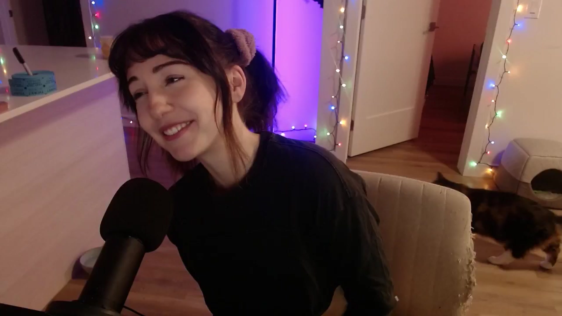 Gallery image thumbnail from cuteholly's myfreecams stream on, 11/08/2024, 08:18 image 5 of 20