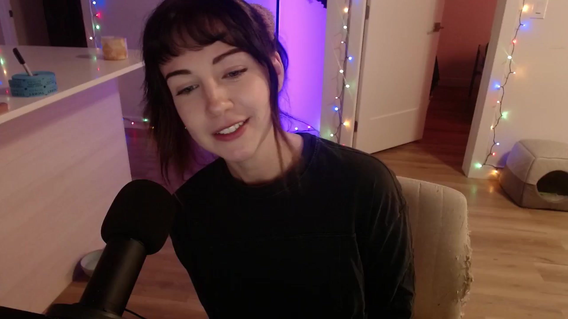 Gallery image thumbnail from cuteholly's myfreecams stream on, 11/08/2024, 08:18 image 2 of 20