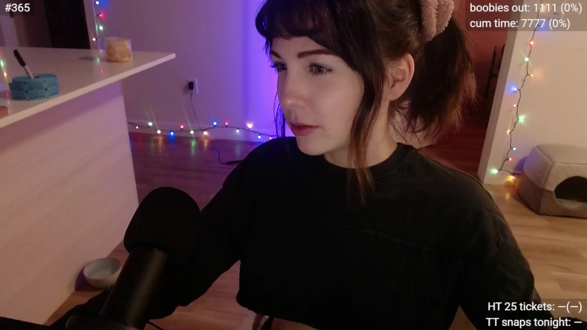 Gallery image thumbnail from cuteholly's myfreecams stream on, 11/08/2024, 08:18 image 16 of 20