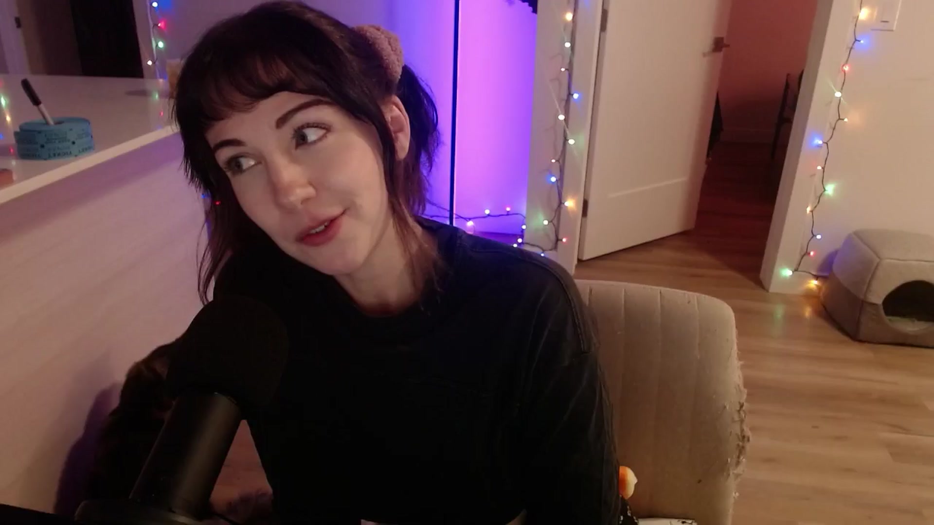 Gallery image thumbnail from cuteholly's myfreecams stream on, 11/08/2024, 08:18 image 10 of 20