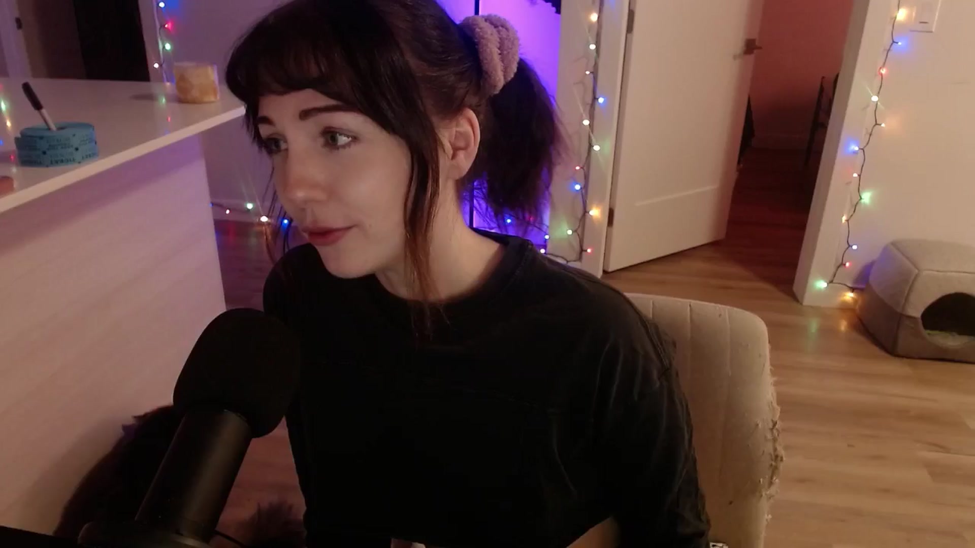 Gallery image thumbnail from cuteholly's myfreecams stream on, 11/08/2024, 08:18 image 9 of 20