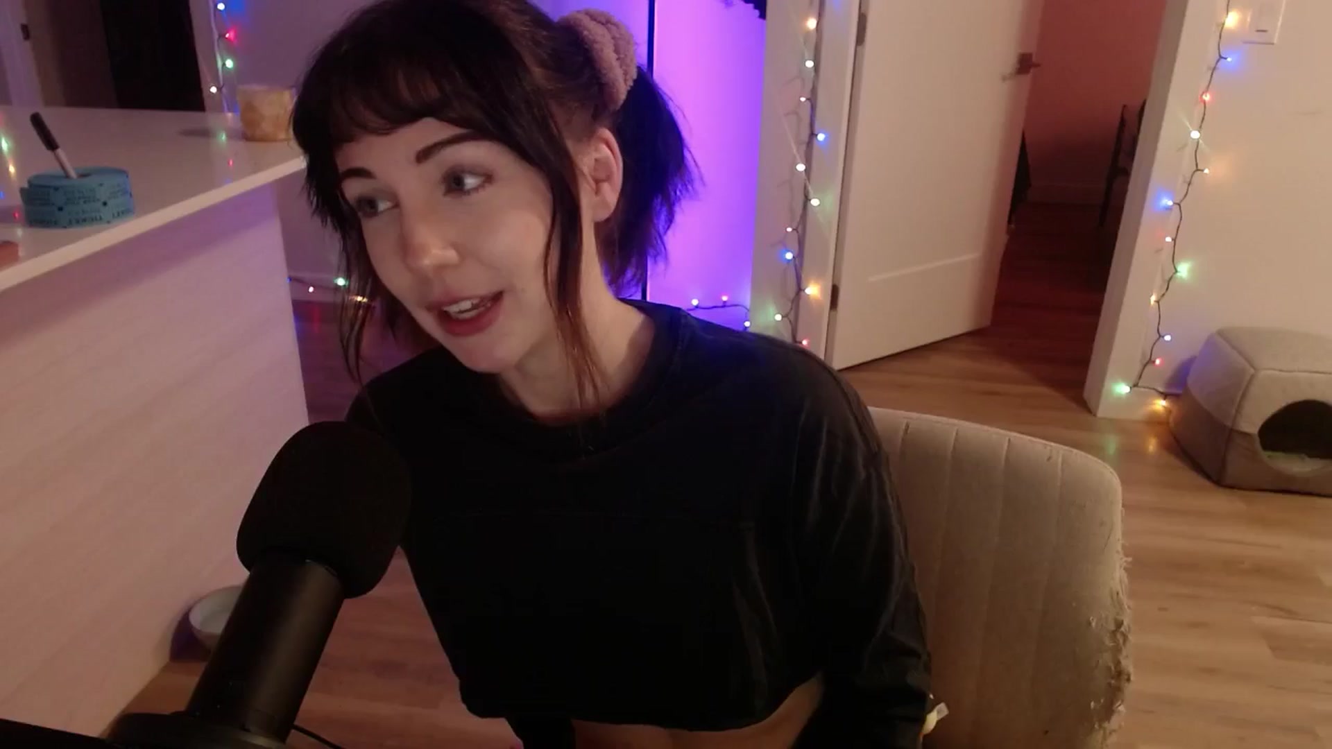 Gallery image thumbnail from cuteholly's myfreecams stream on, 11/08/2024, 08:18 image 4 of 20