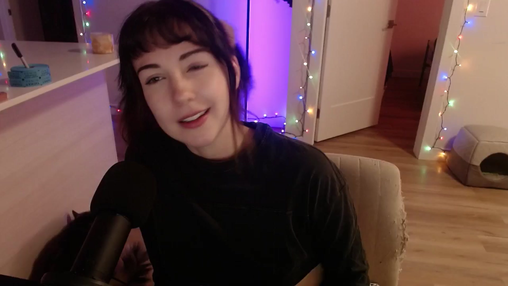 Gallery image thumbnail from cuteholly's myfreecams stream on, 11/08/2024, 08:18 image 8 of 20