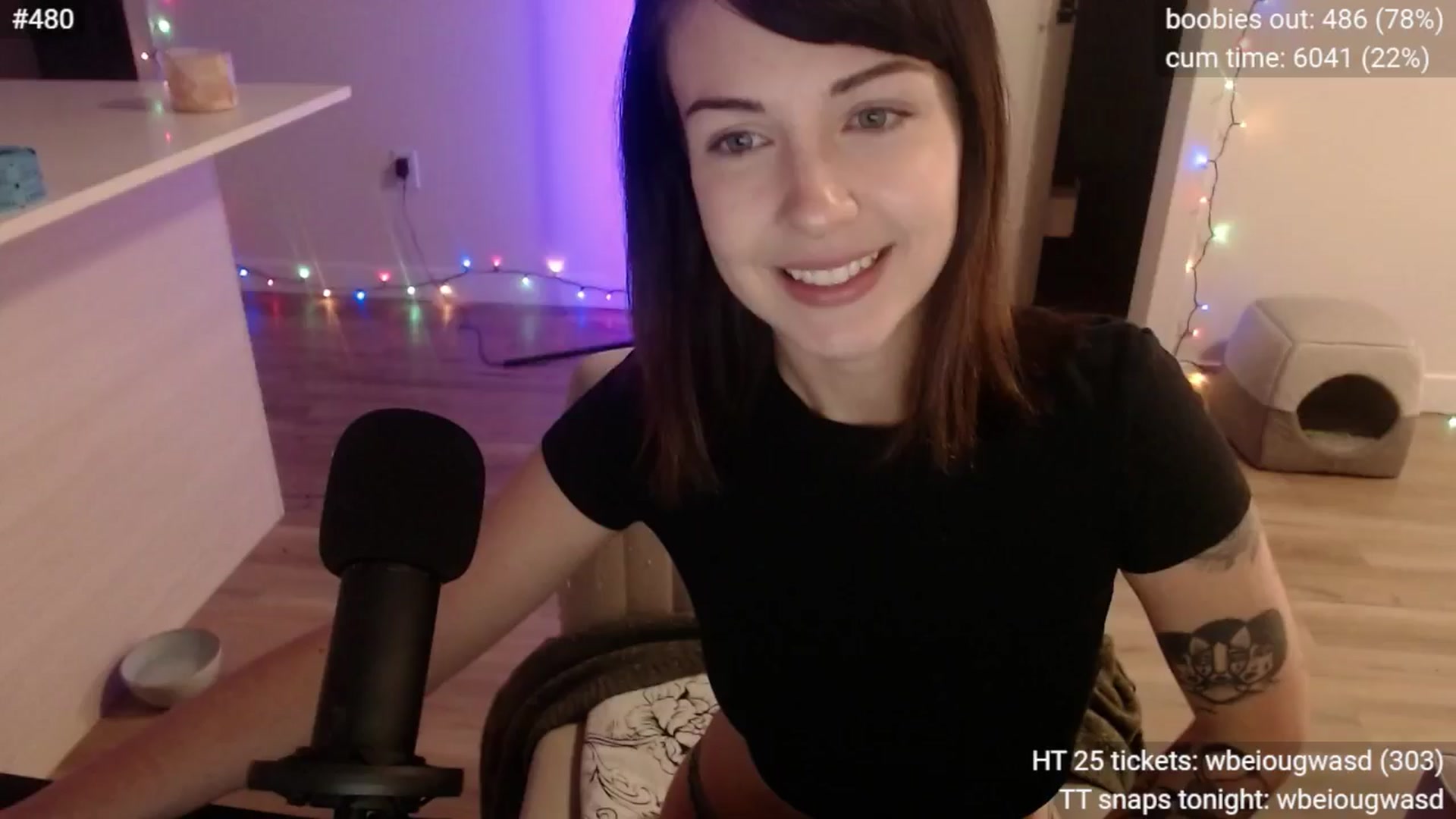 Gallery image thumbnail from cuteholly's myfreecams stream on, 11/12/2024, 11:57 image 15 of 20