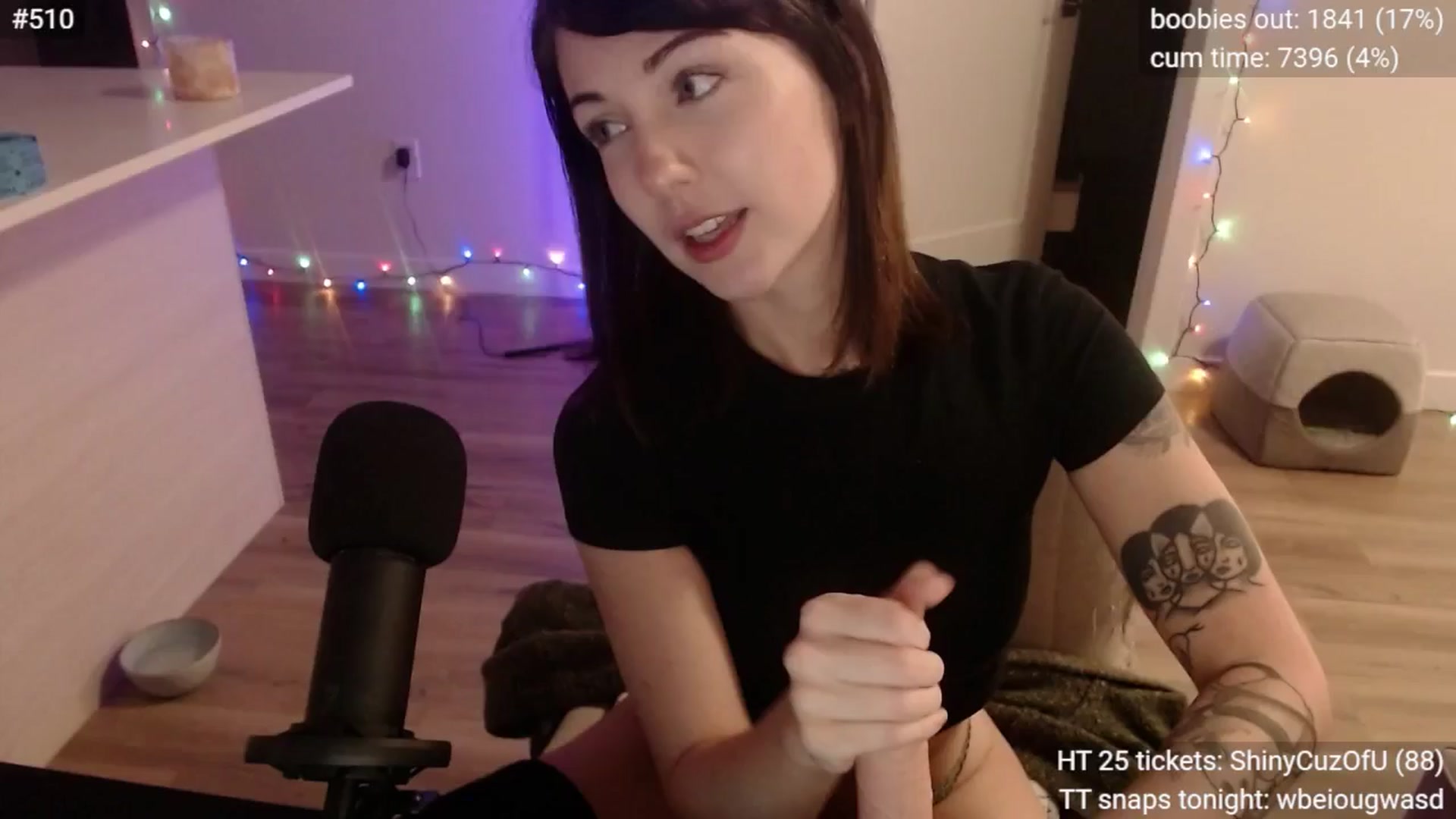 Gallery image thumbnail from cuteholly's myfreecams stream on, 11/12/2024, 11:57 image 10 of 20