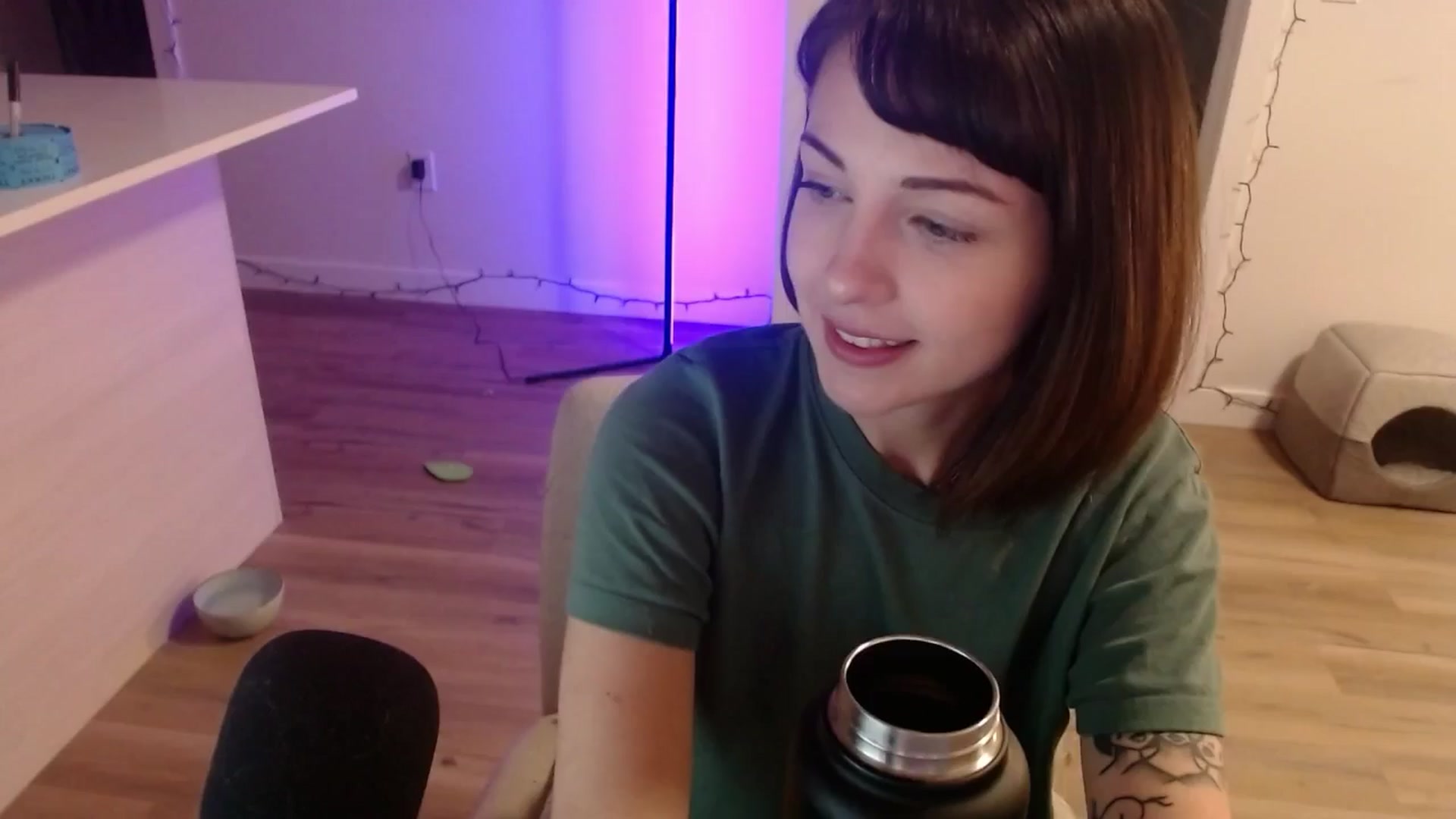 Gallery image thumbnail from cuteholly's myfreecams stream on, 11/15/2024, 07:06 image 18 of 20