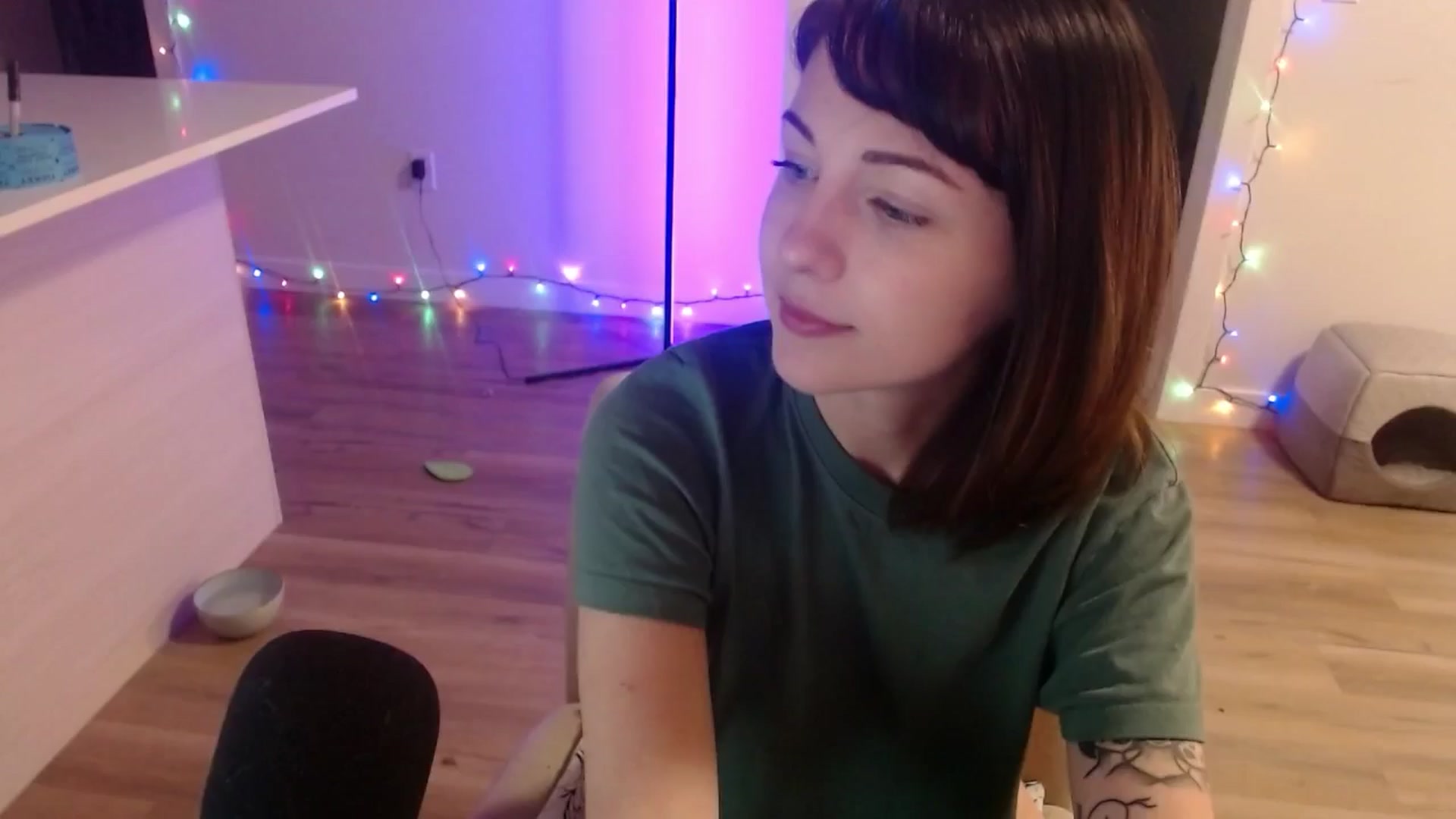 Gallery image thumbnail from cuteholly's myfreecams stream on, 11/15/2024, 07:06 image 17 of 20