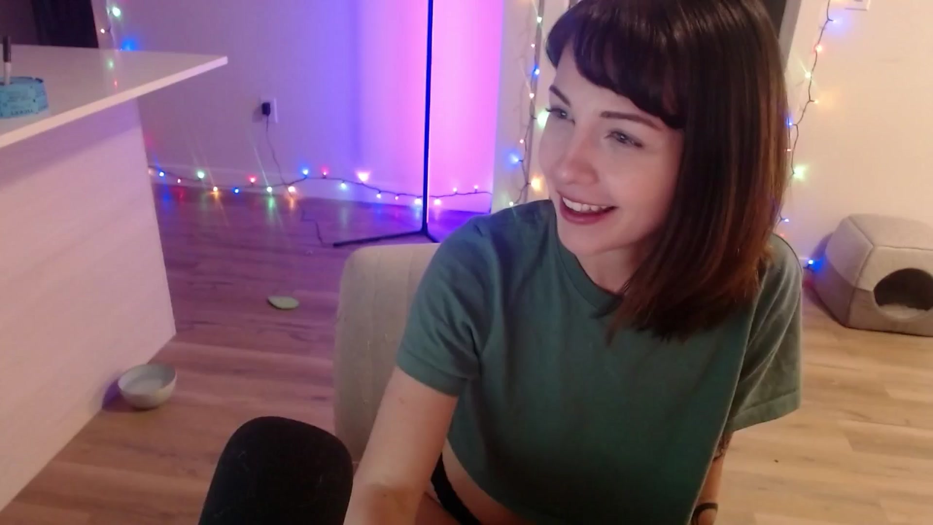 Gallery image thumbnail from cuteholly's myfreecams stream on, 11/15/2024, 07:06 image 2 of 20