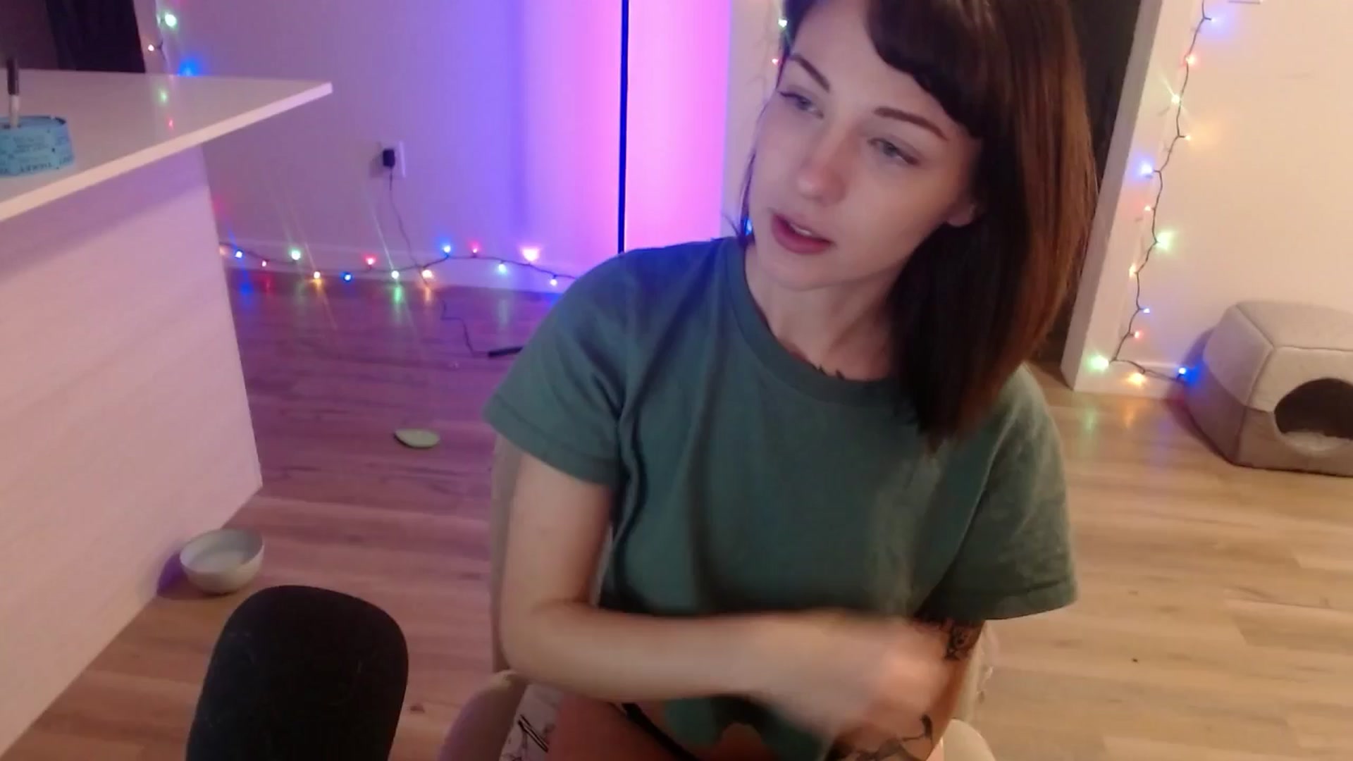 Gallery image thumbnail from cuteholly's myfreecams stream on, 11/15/2024, 07:06 image 13 of 20
