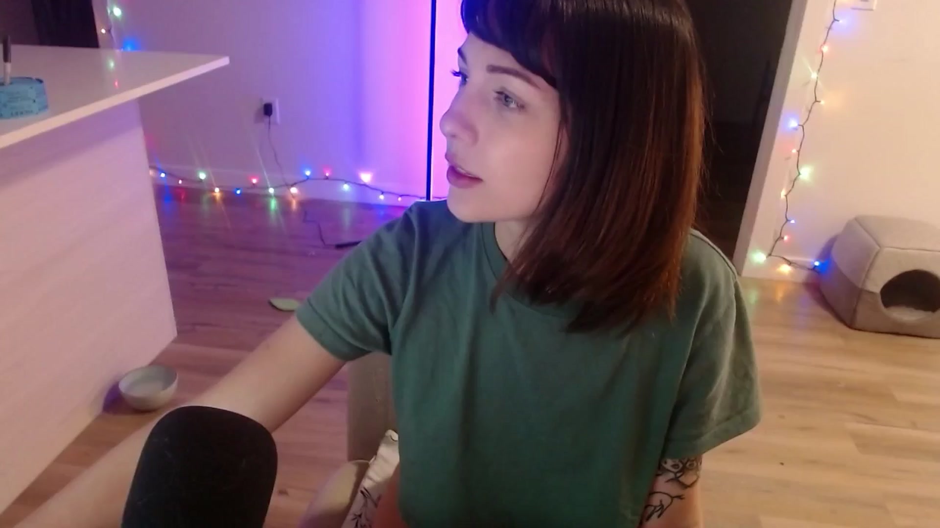Gallery image thumbnail from cuteholly's myfreecams stream on, 11/15/2024, 07:06 image 7 of 20
