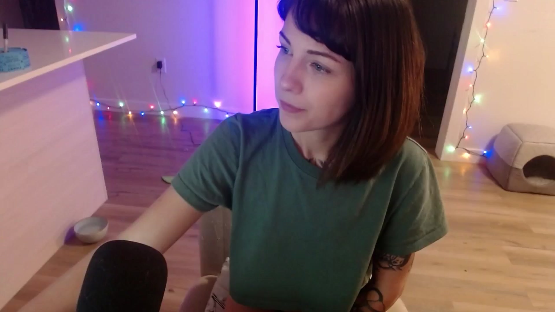 Gallery image thumbnail from cuteholly's myfreecams stream on, 11/15/2024, 07:06 image 14 of 20