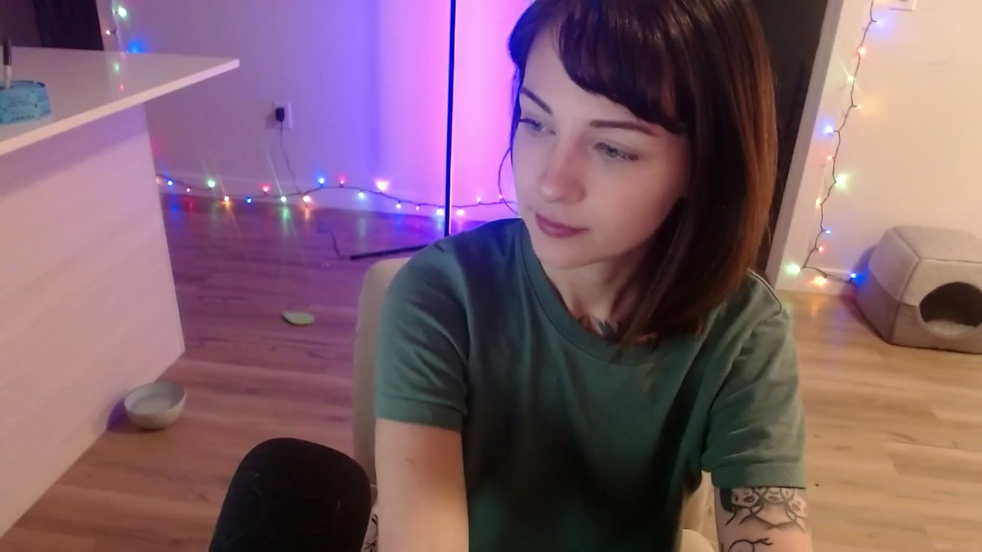 Gallery image thumbnail from cuteholly's myfreecams stream on, 11/15/2024, 07:06 image 1 of 20