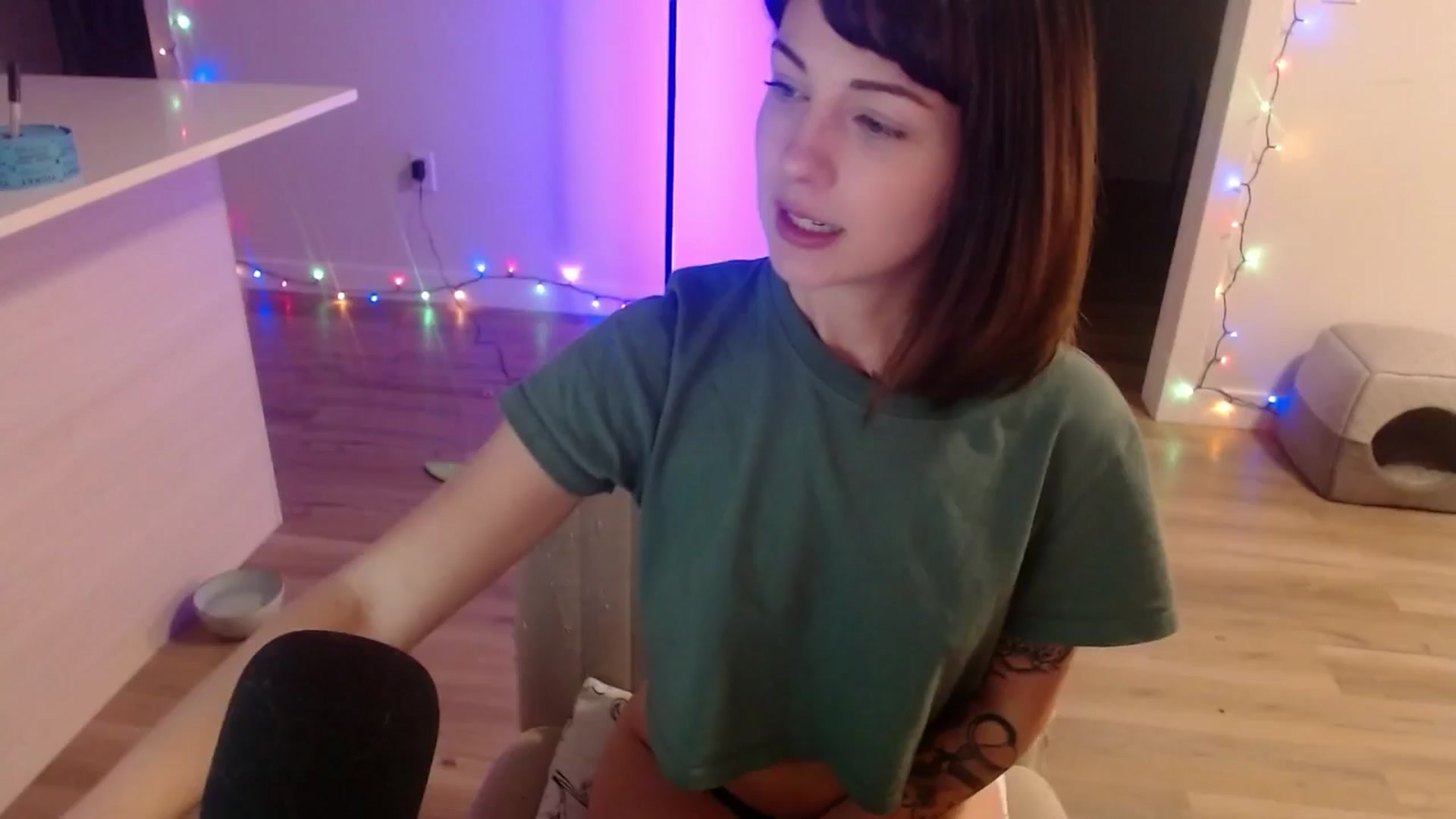 Gallery image thumbnail from cuteholly's myfreecams stream on, 11/15/2024, 07:06 image 9 of 20