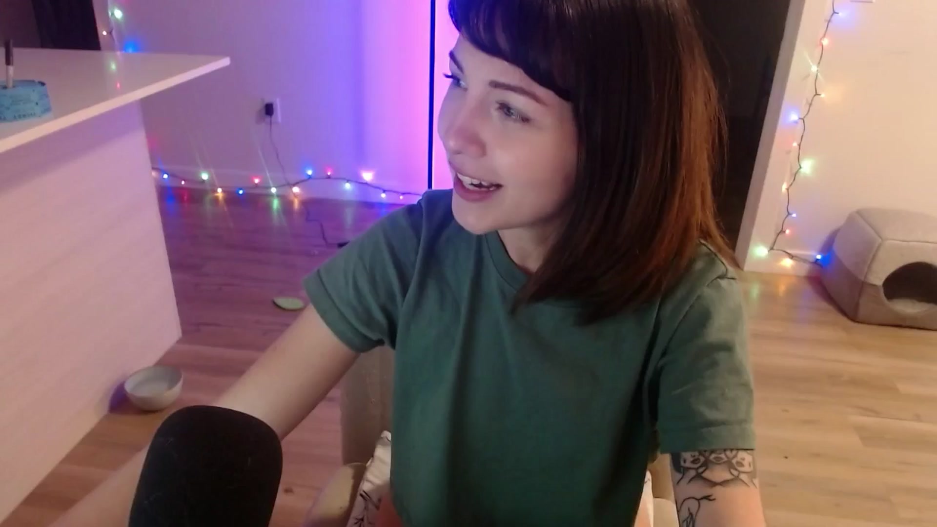 Gallery image thumbnail from cuteholly's myfreecams stream on, 11/15/2024, 07:06 image 8 of 20