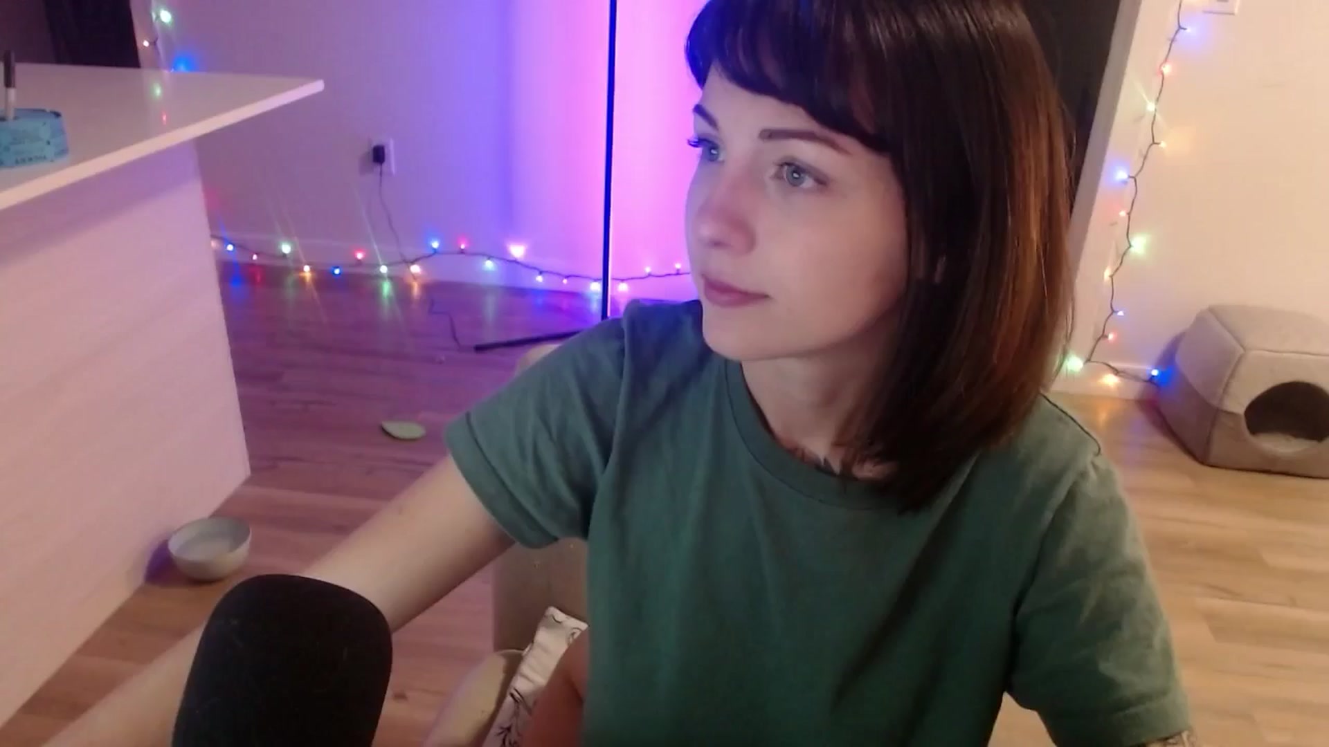 Gallery image thumbnail from cuteholly's myfreecams stream on, 11/15/2024, 07:06 image 5 of 20