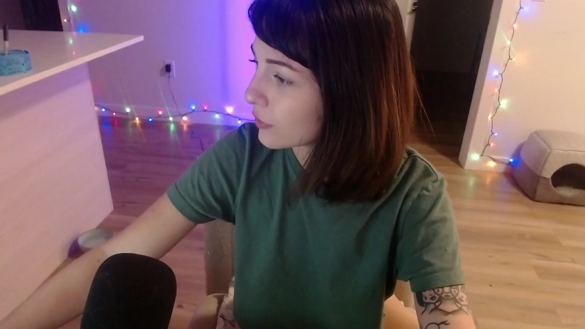 Gallery image thumbnail from cuteholly's myfreecams stream on, 11/15/2024, 07:06 image 15 of 20