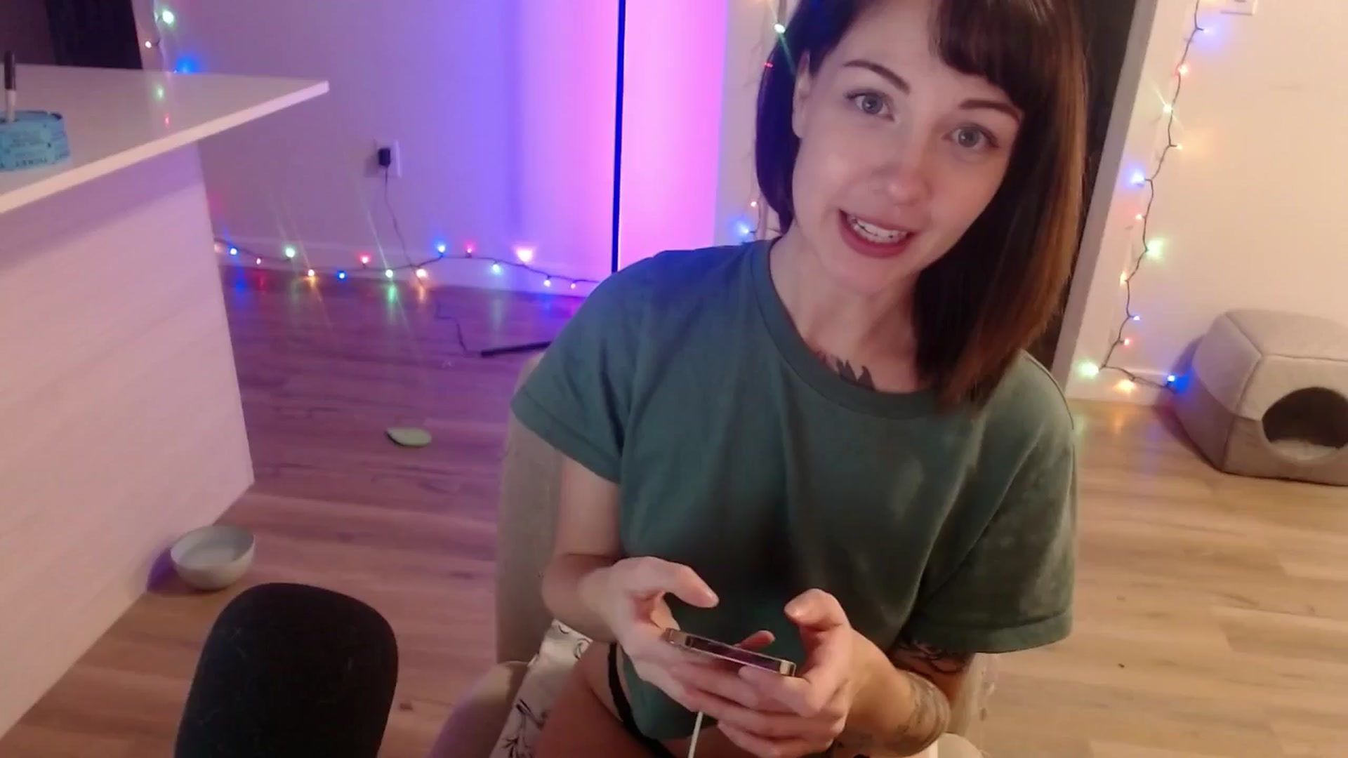 Gallery image thumbnail from cuteholly's myfreecams stream on, 11/15/2024, 07:06 image 6 of 20