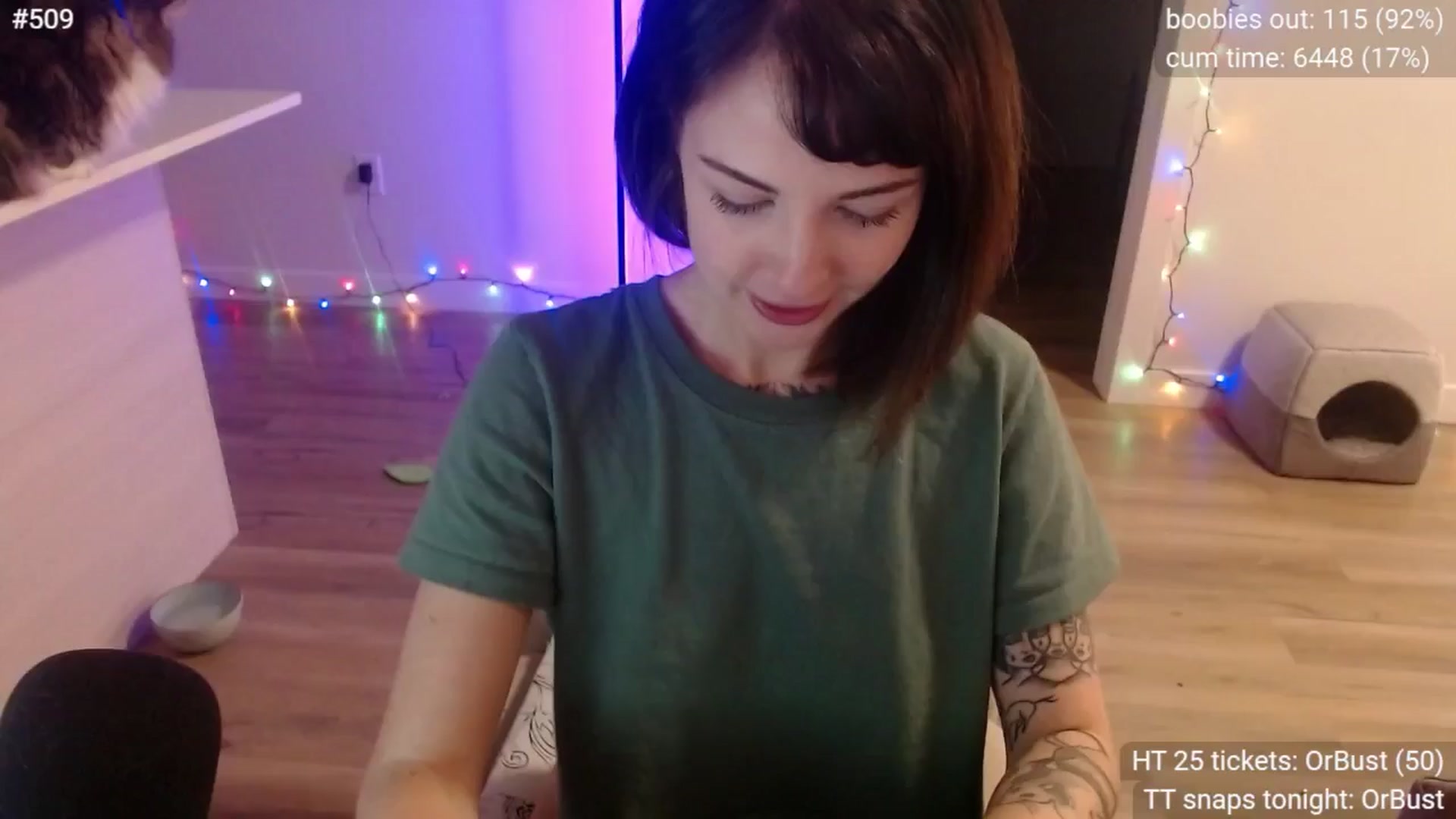 Gallery image thumbnail from cuteholly's myfreecams stream on, 11/15/2024, 09:29 image 8 of 20