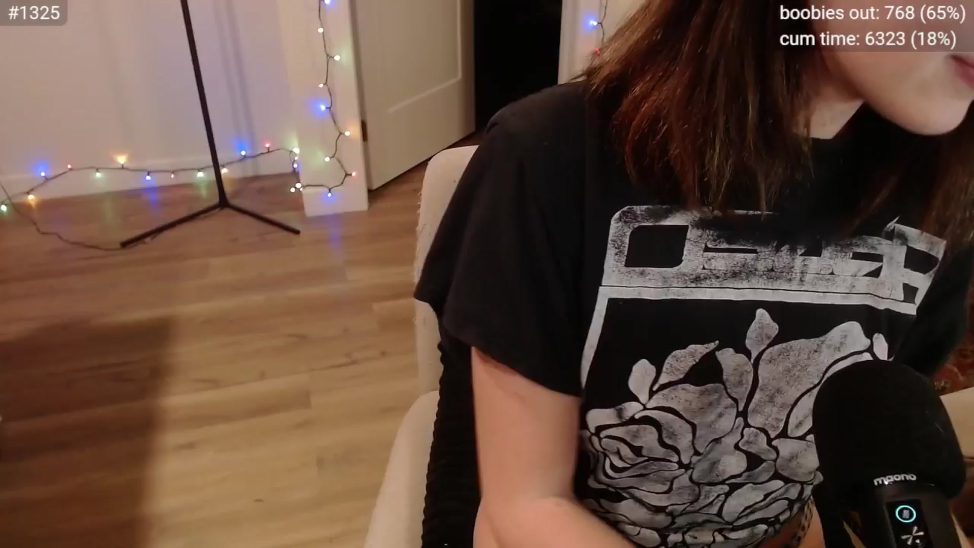Gallery image thumbnail from cuteholly's myfreecams stream on, 12/07/2024, 07:57 image 10 of 20