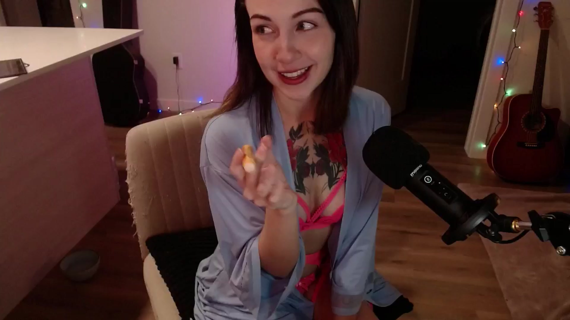 Gallery image thumbnail from cuteholly's myfreecams stream on, 12/20/2024, 03:53 image 11 of 20
