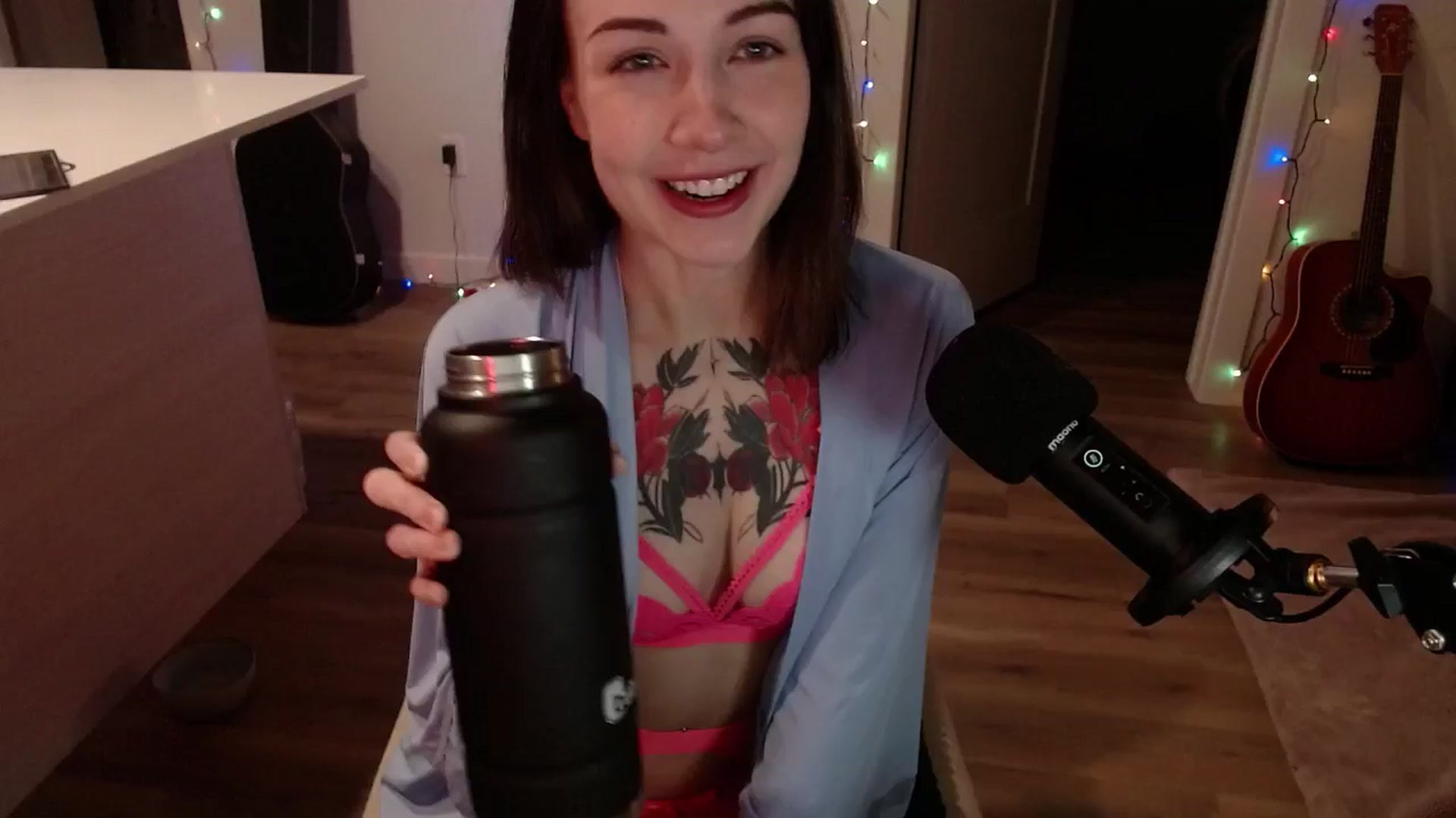 Gallery image thumbnail from cuteholly's myfreecams stream on, 12/20/2024, 03:53 image 9 of 20