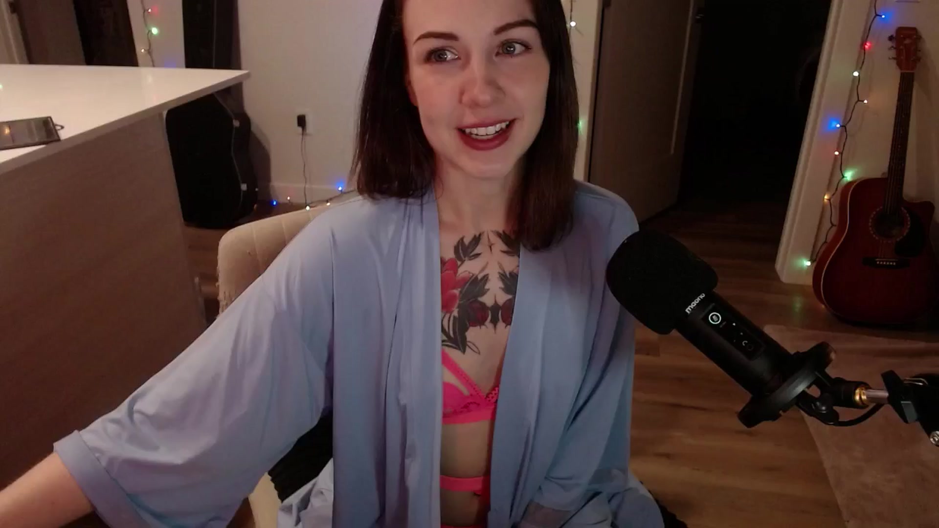 Gallery image thumbnail from cuteholly's myfreecams stream on, 12/20/2024, 03:53 image 16 of 20