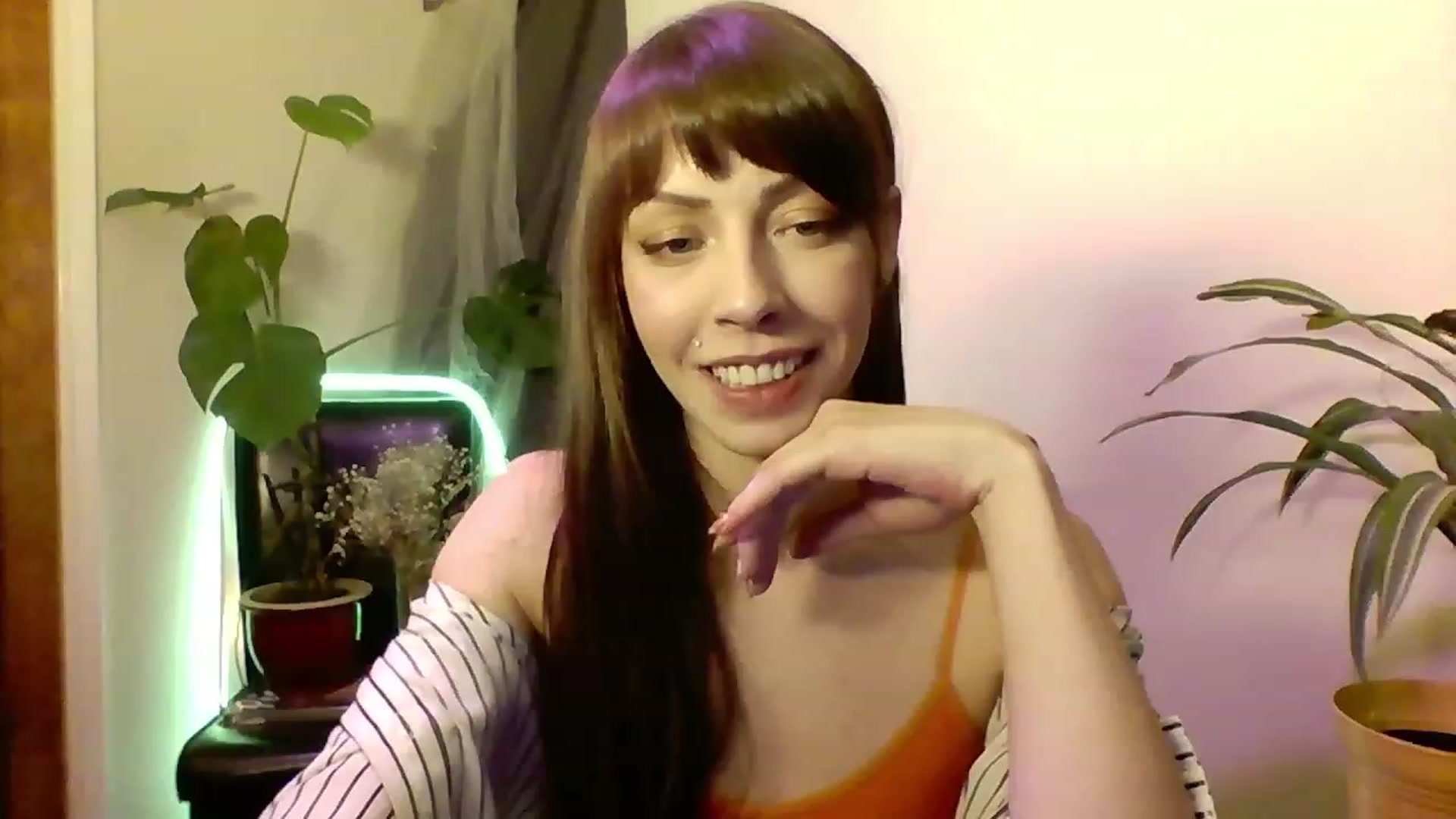 Gallery image thumbnail from cutemuse's myfreecams stream on, 12/14/2022, 22:39 image 12 of 20
