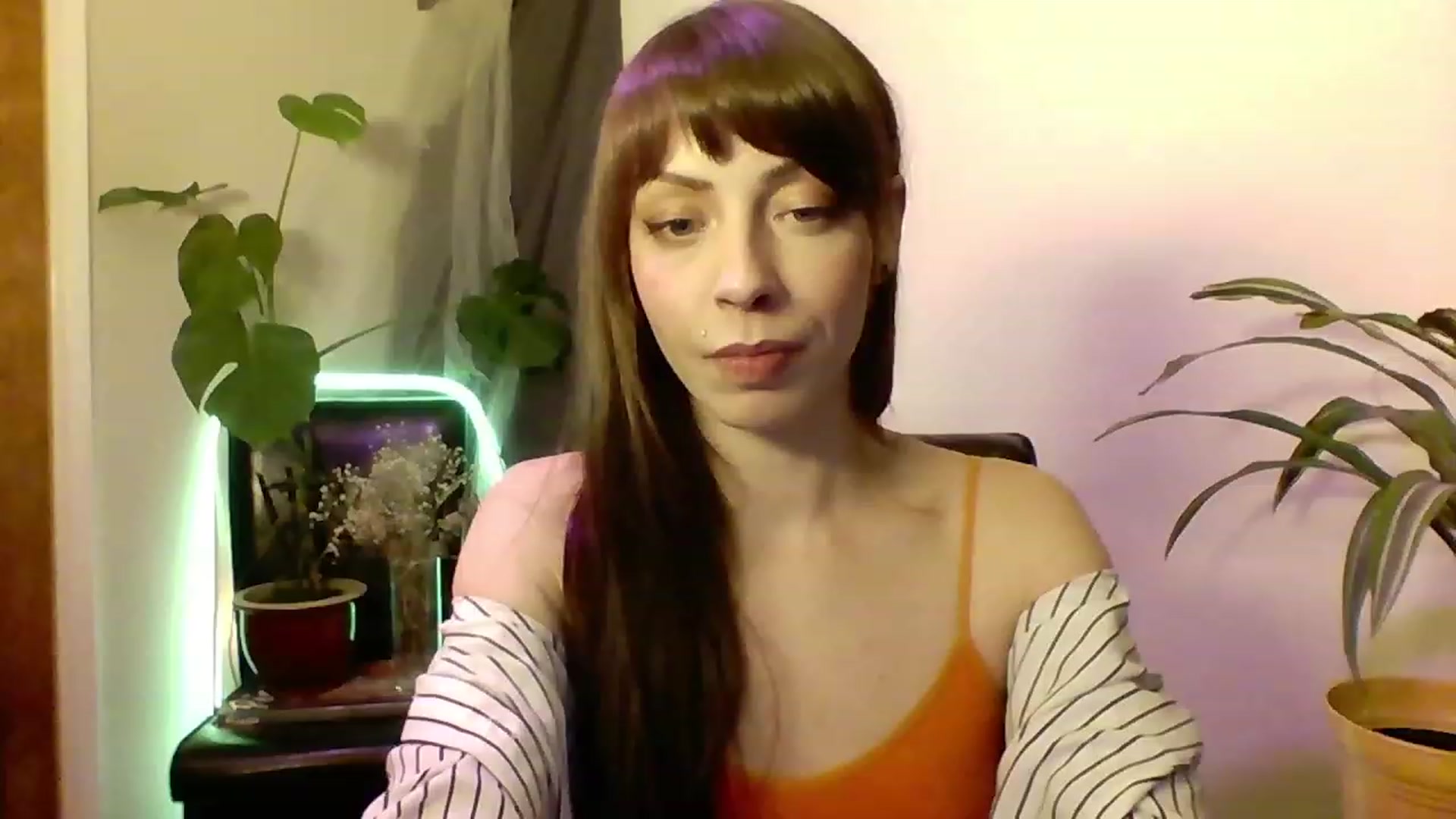 Gallery image thumbnail from cutemuse's myfreecams stream on, 12/14/2022, 22:39 image 11 of 20