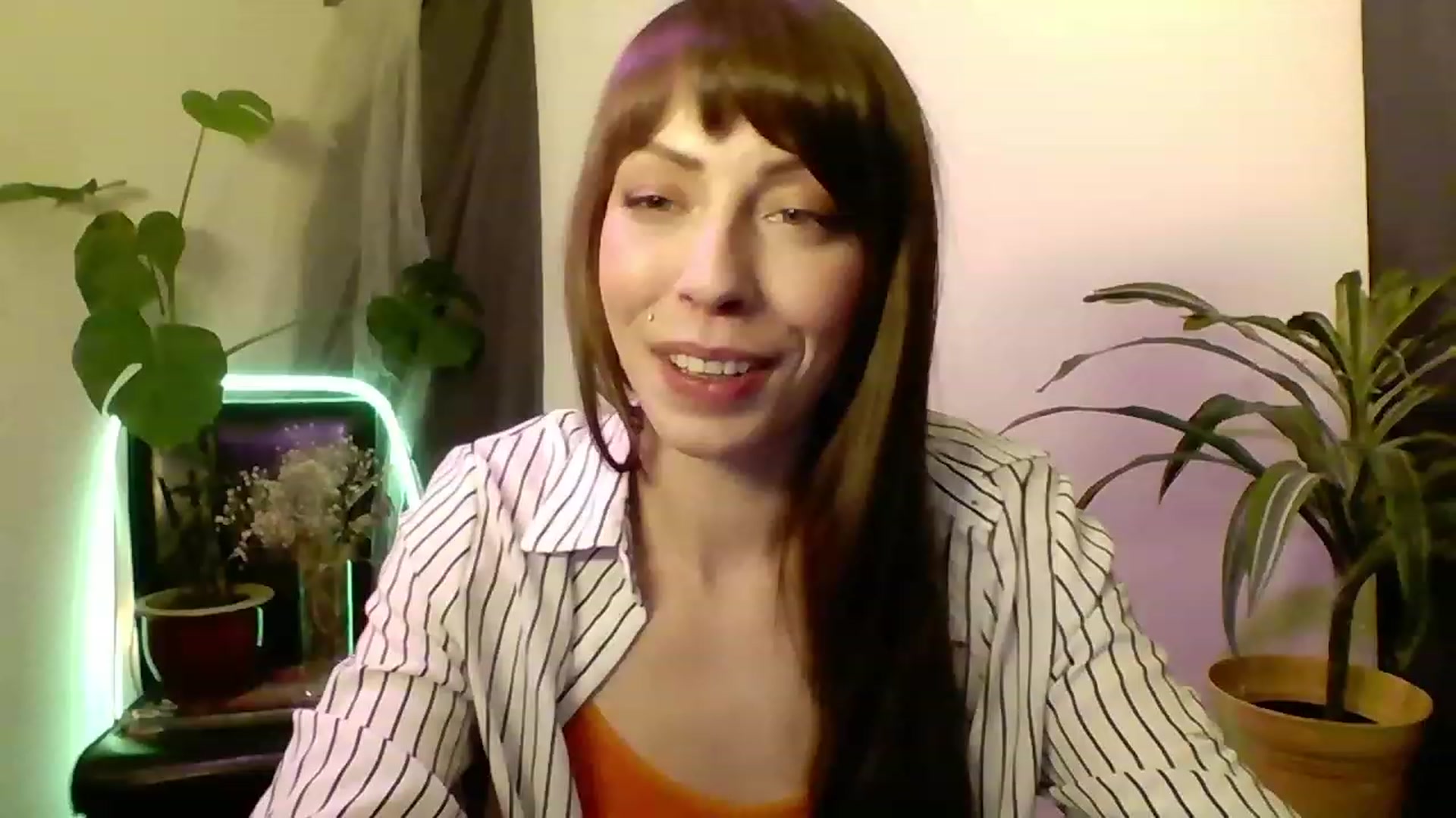 Gallery image thumbnail from cutemuse's myfreecams stream on, 12/14/2022, 22:39 image 3 of 20
