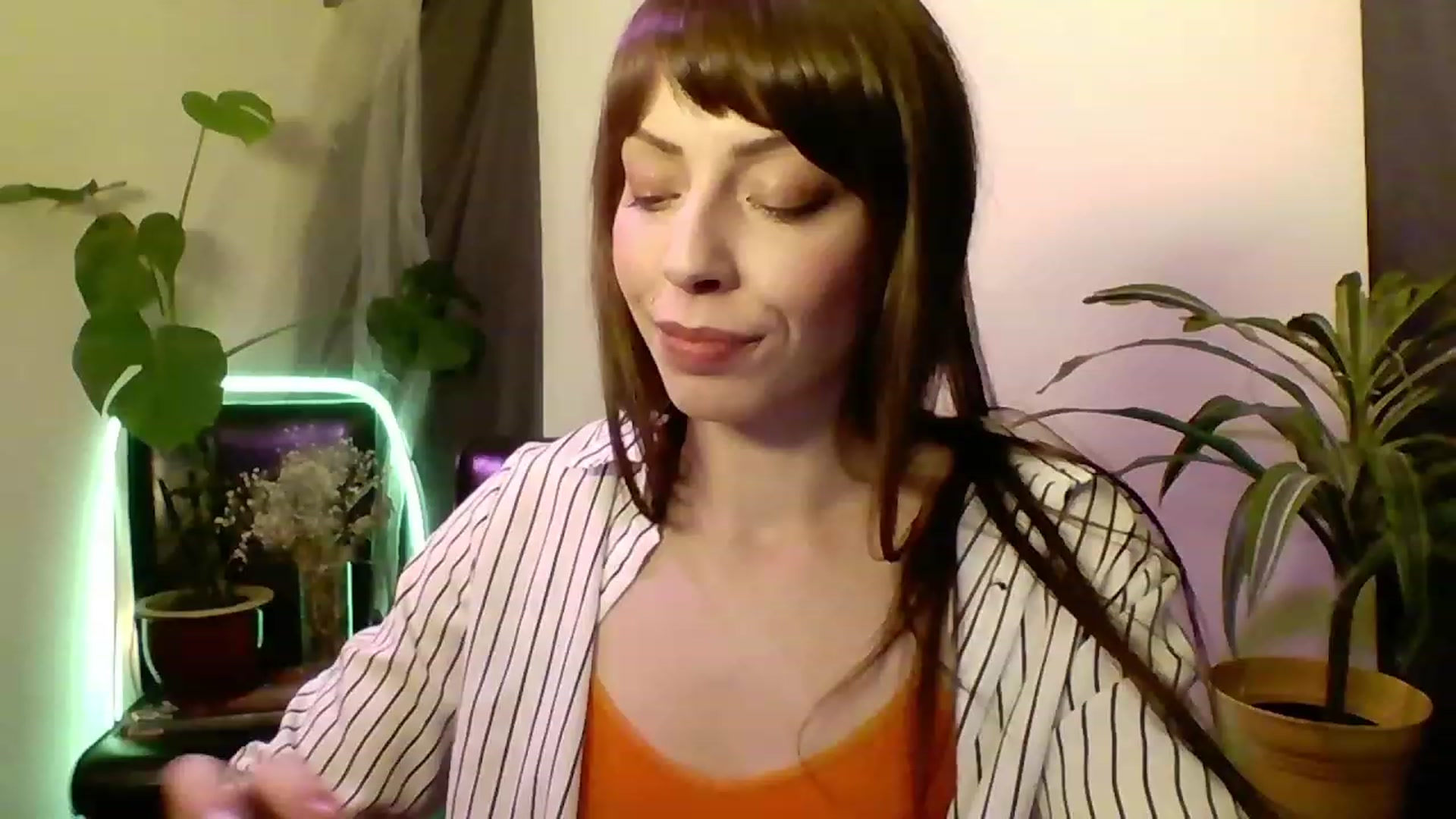 Gallery image thumbnail from cutemuse's myfreecams stream on, 12/14/2022, 22:39 image 5 of 20