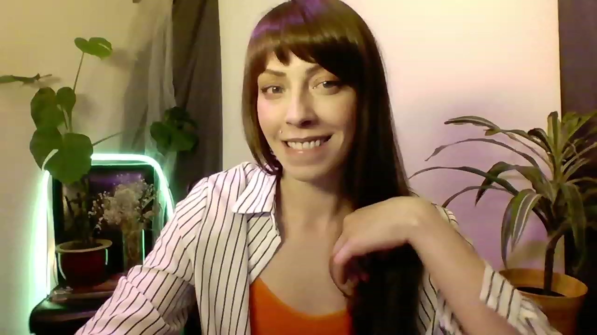 Gallery image thumbnail from cutemuse's myfreecams stream on, 12/14/2022, 22:39 image 2 of 20