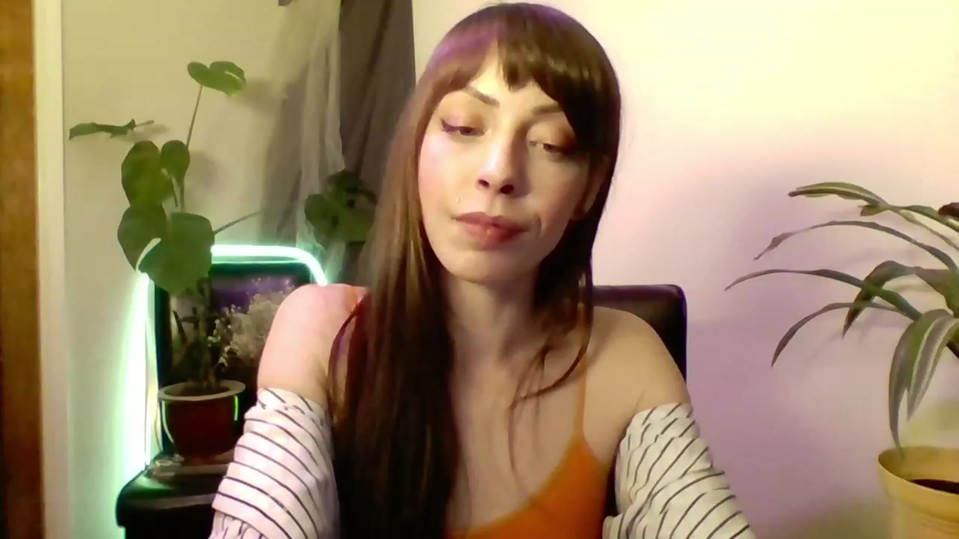 Gallery image thumbnail from cutemuse's myfreecams stream on, 12/14/2022, 22:39 image 14 of 20
