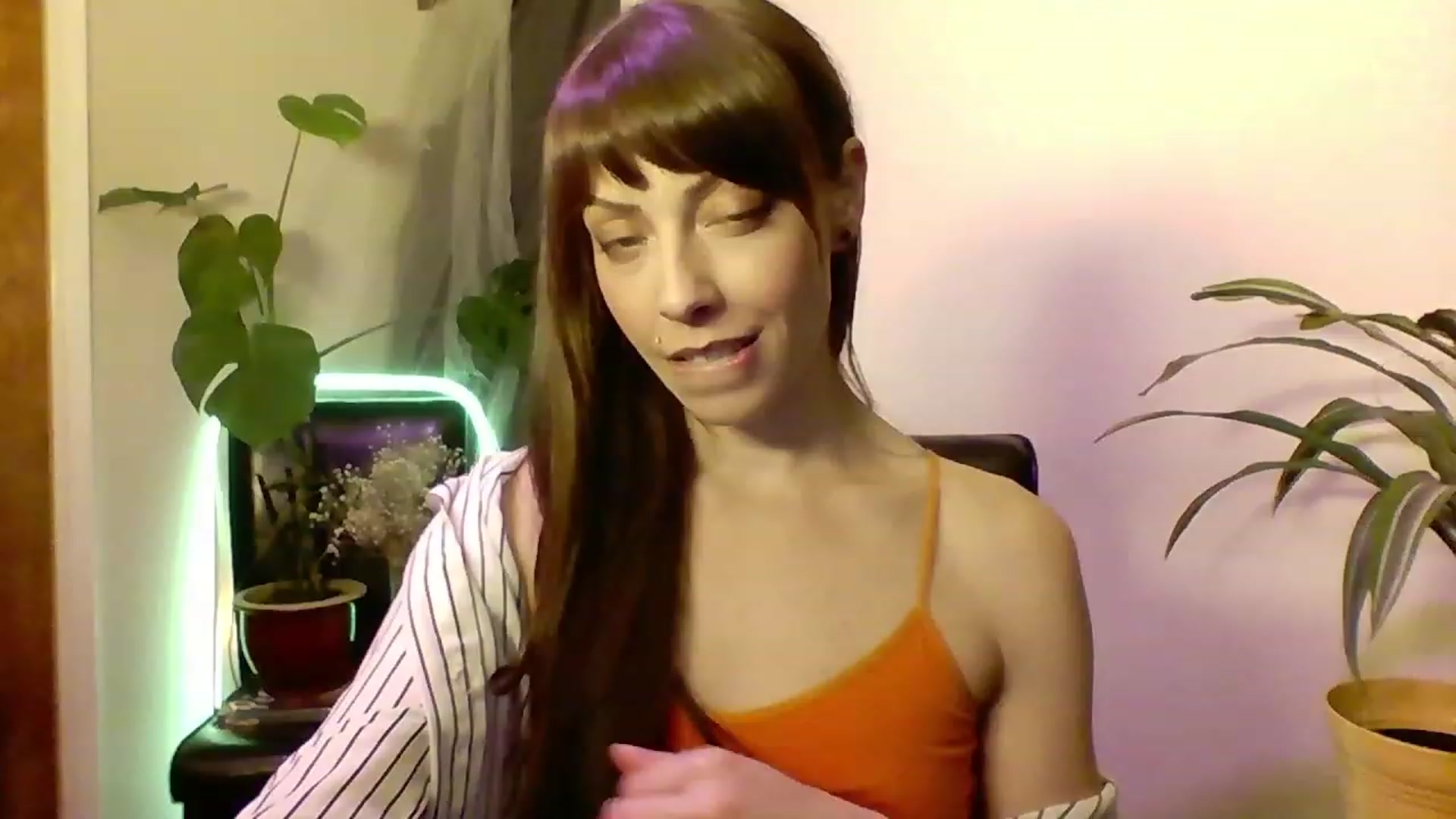 Gallery image thumbnail from cutemuse's myfreecams stream on, 12/14/2022, 22:39 image 10 of 20