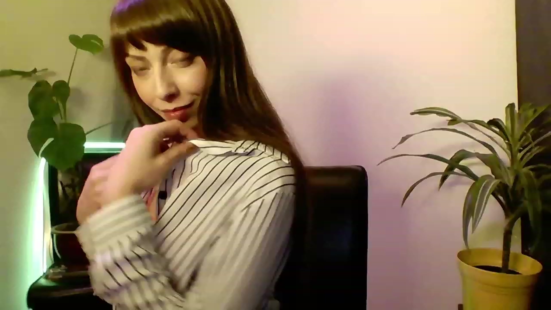 Gallery image thumbnail from cutemuse's myfreecams stream on, 12/14/2022, 22:39 image 4 of 20