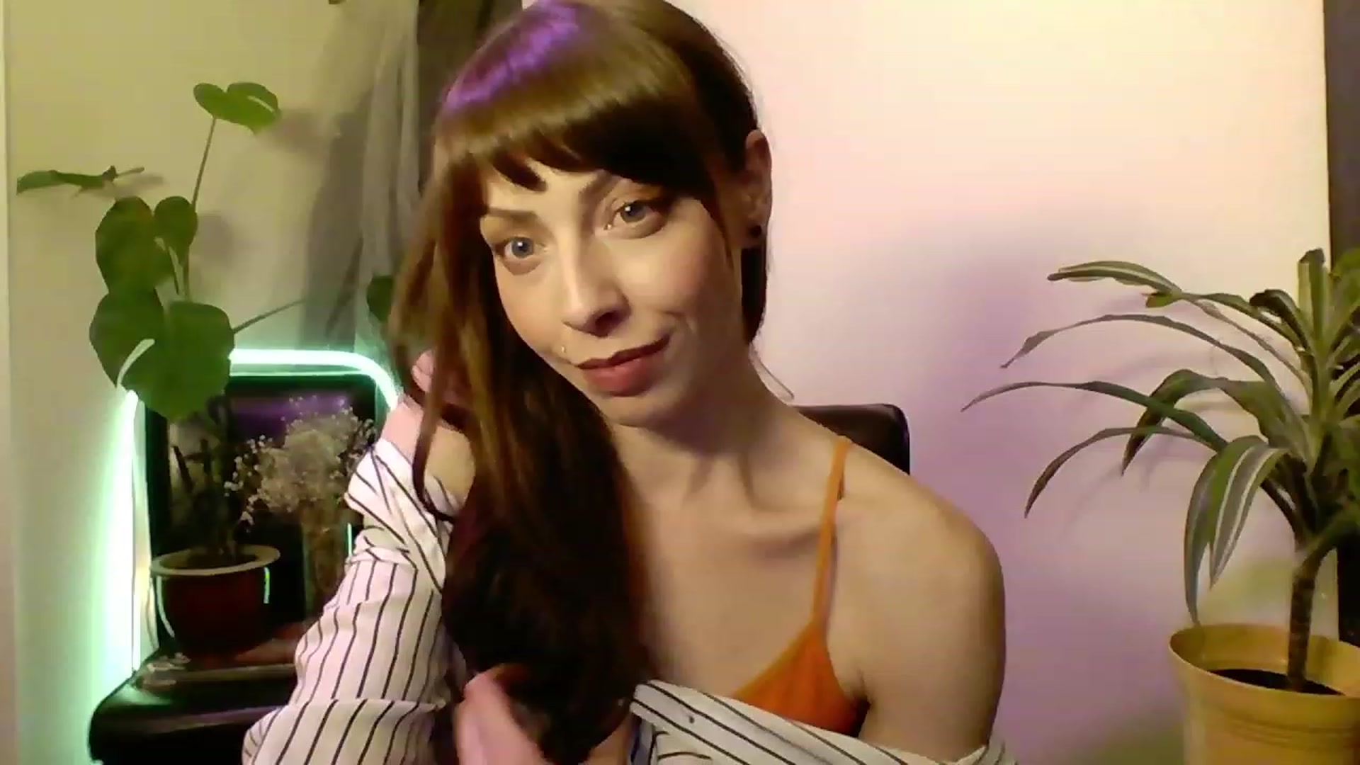 Gallery image thumbnail from cutemuse's myfreecams stream on, 12/14/2022, 22:39 image 9 of 20