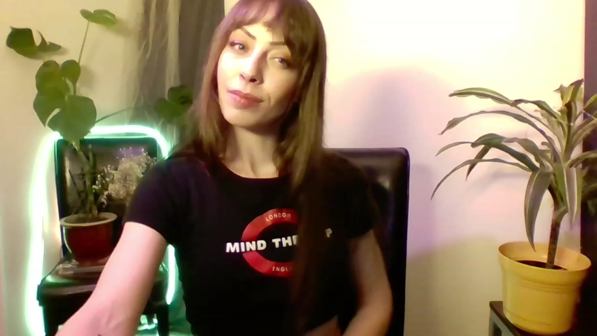 Gallery image thumbnail from cutemuse's myfreecams stream on, 12/15/2022, 04:33 image 11 of 20