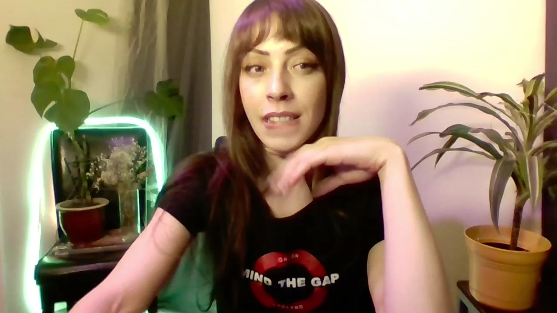 Gallery image thumbnail from cutemuse's myfreecams stream on, 12/15/2022, 04:33 image 17 of 20