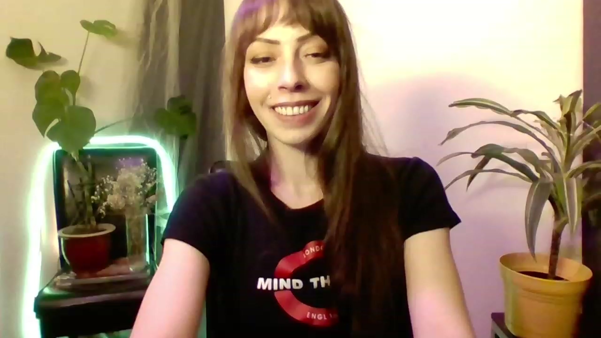 Gallery image thumbnail from cutemuse's myfreecams stream on, 12/15/2022, 04:33 image 4 of 20
