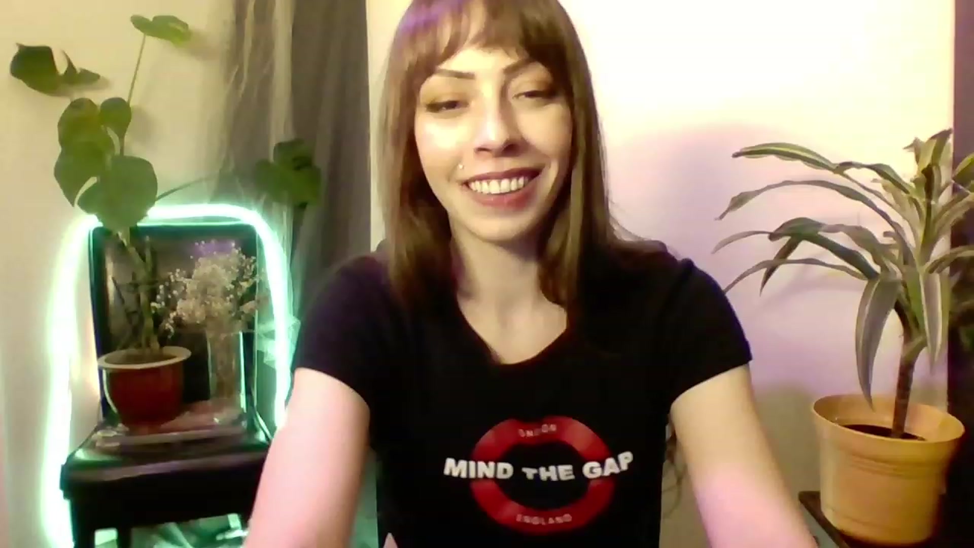 Gallery image thumbnail from cutemuse's myfreecams stream on, 12/15/2022, 04:33 image 8 of 20
