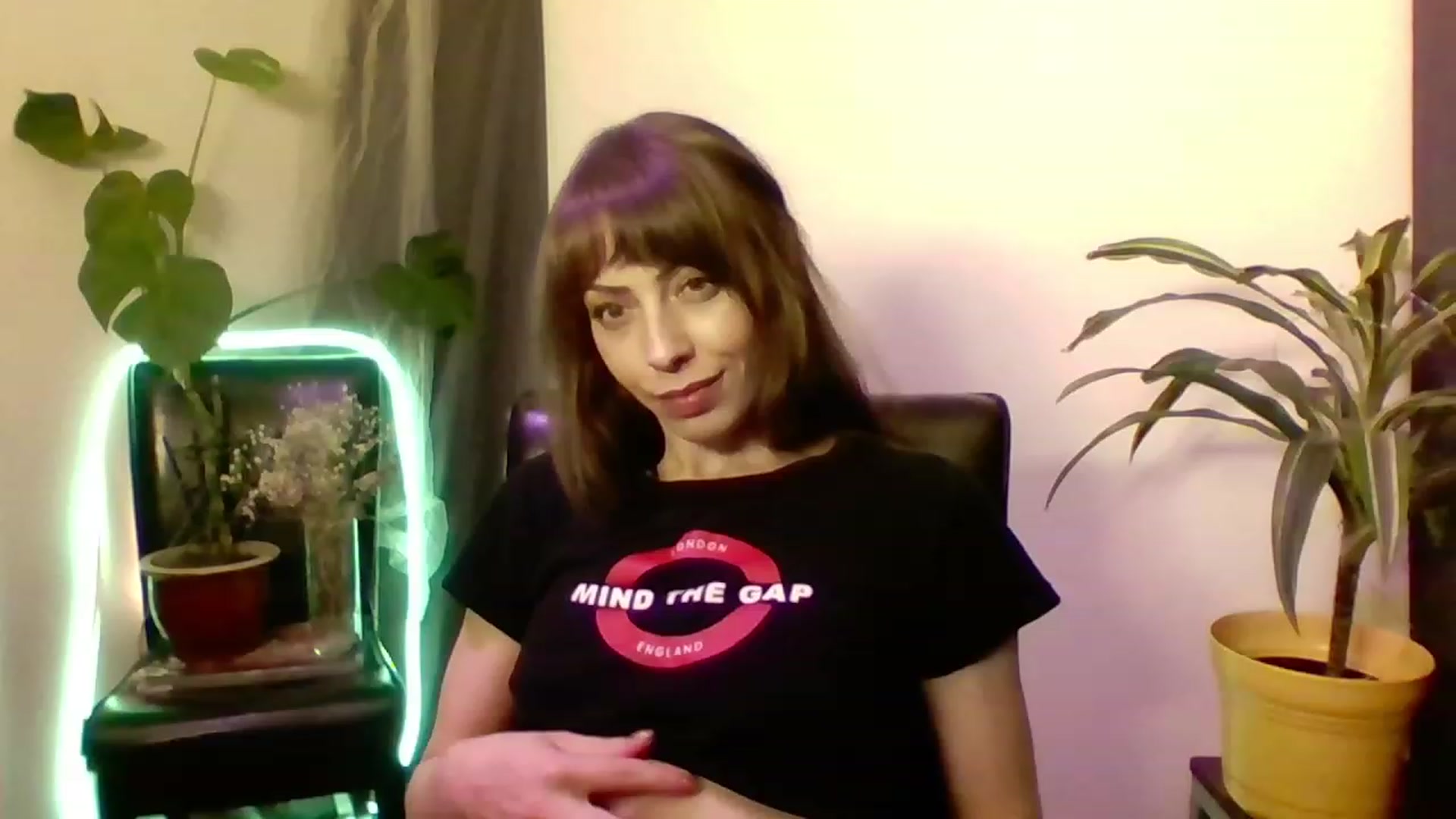 Gallery image thumbnail from cutemuse's myfreecams stream on, 12/15/2022, 04:33 image 2 of 20